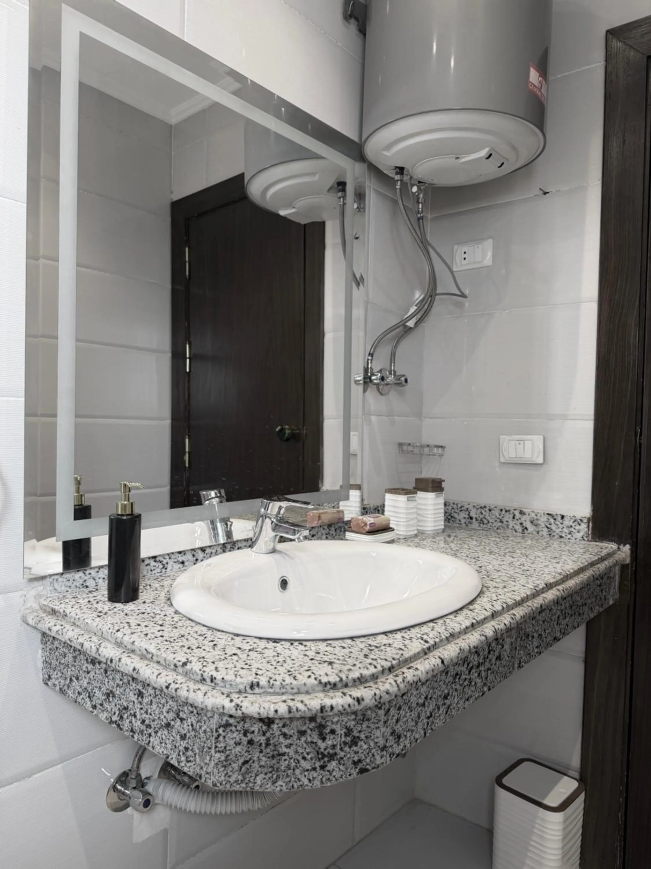 Eco green pyramids hotel