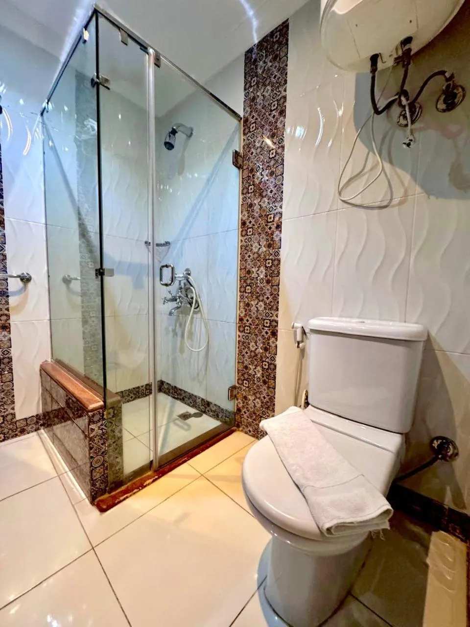 Shower in PYRAMIDS TOWER Inn