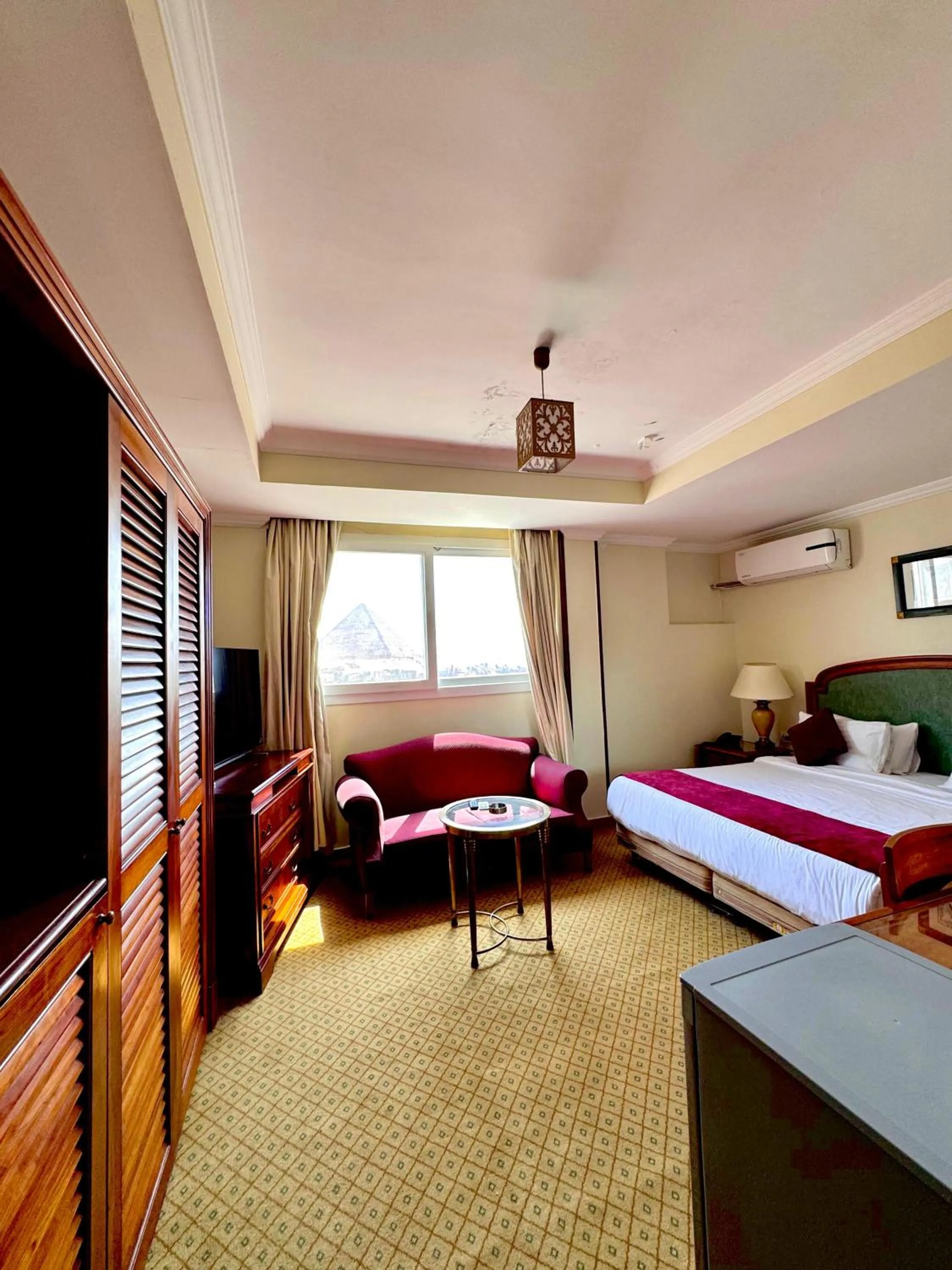 Bed in PYRAMIDS TOWER Inn