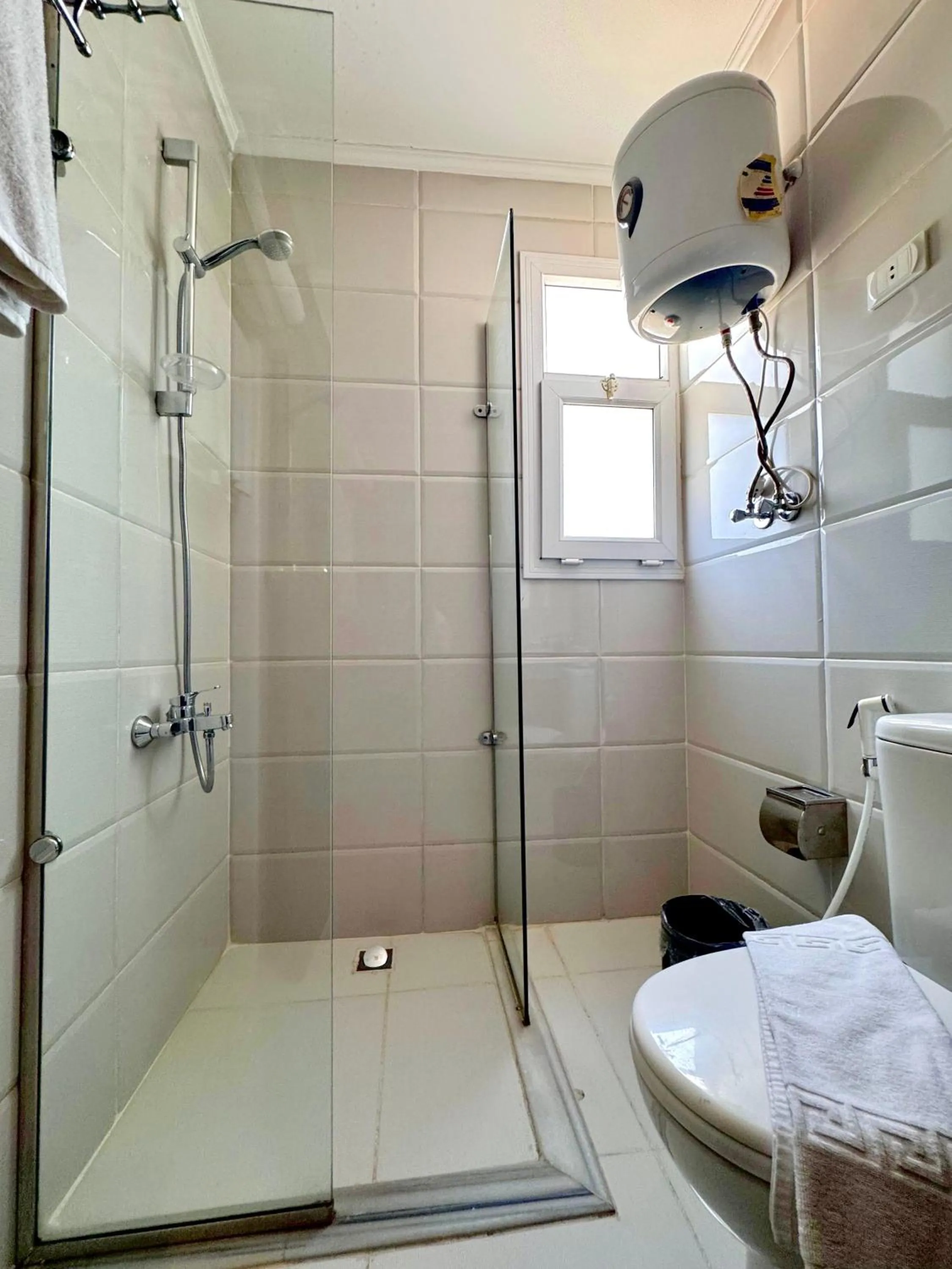 Shower in PYRAMIDS TOWER Inn