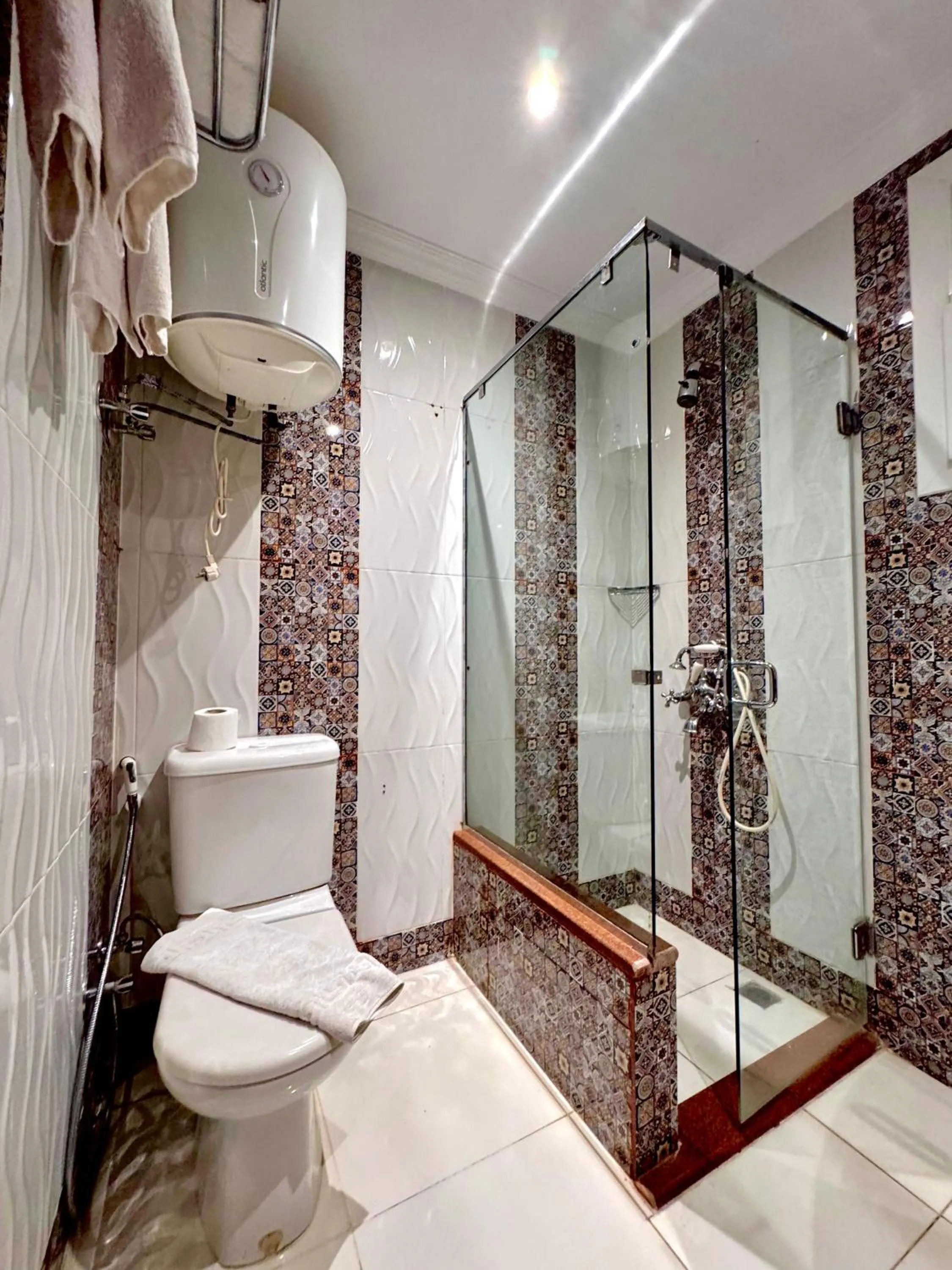 Shower in PYRAMIDS TOWER Inn