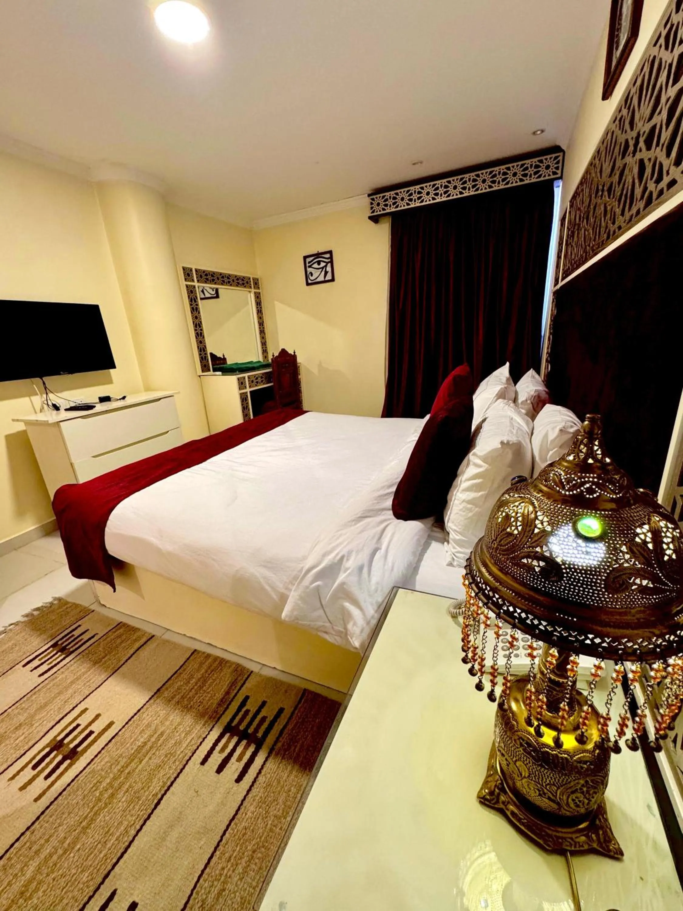 Bed in PYRAMIDS TOWER Inn