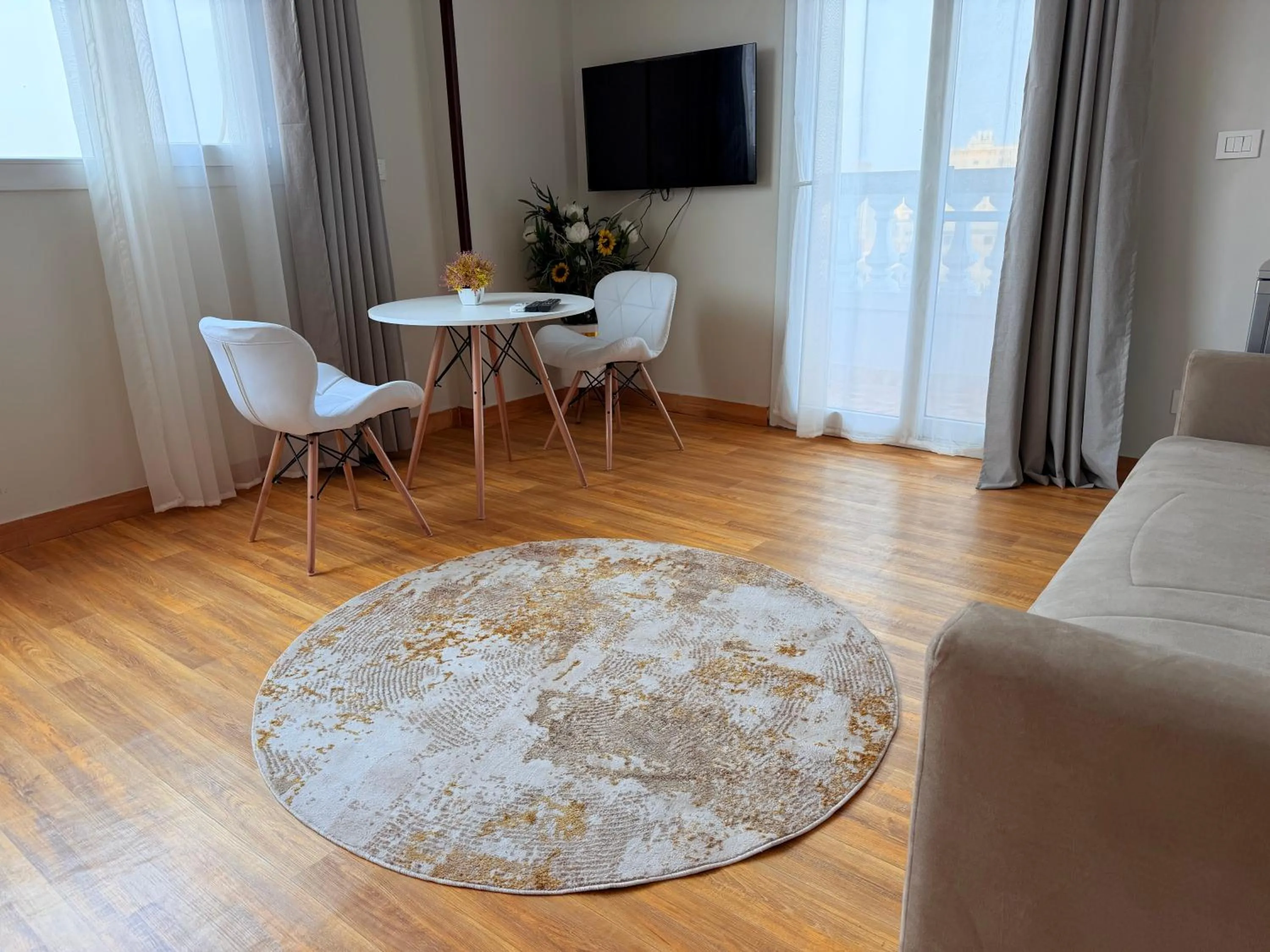 Eco green pyramids hotel