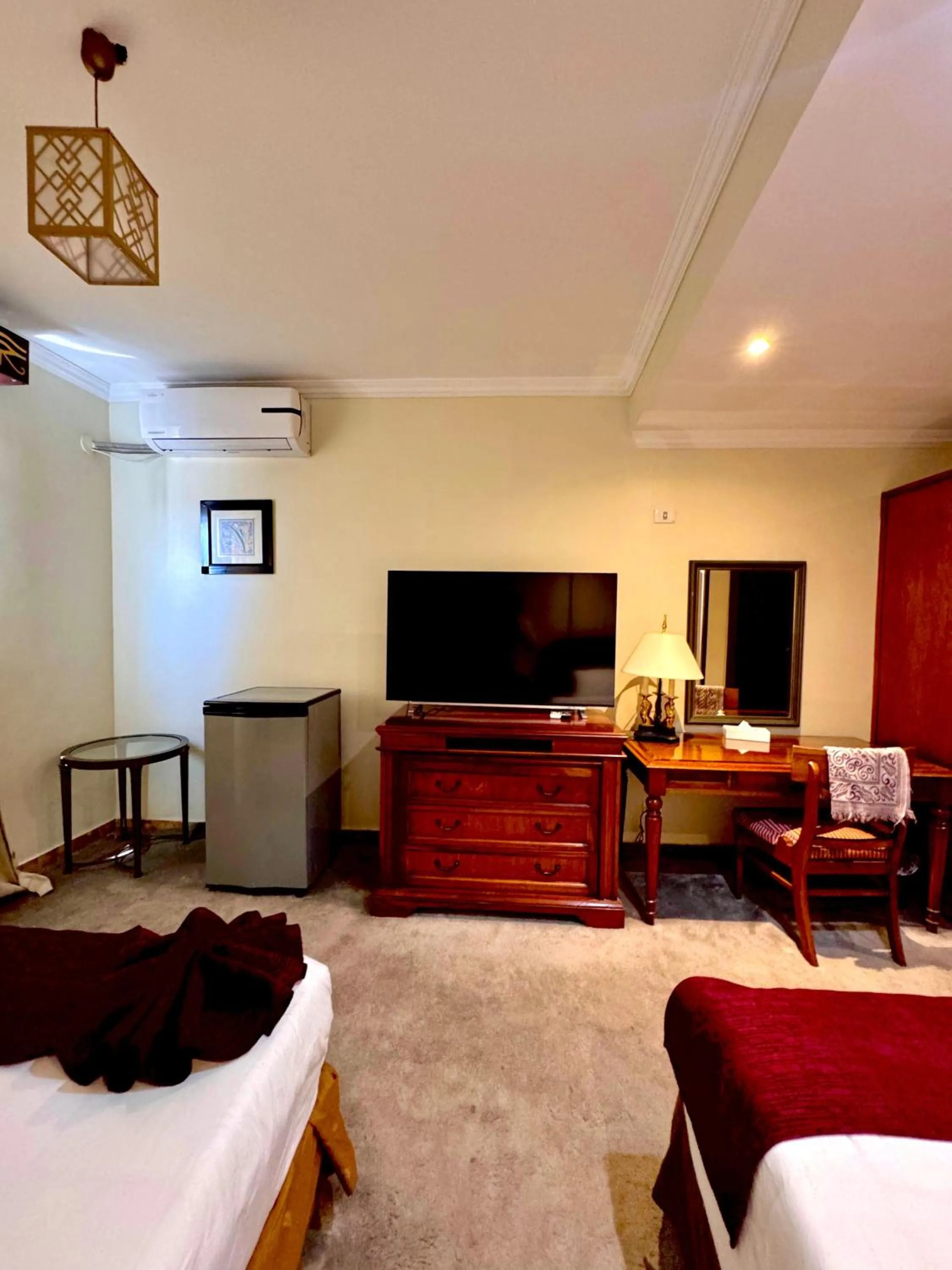 Communal lounge/ TV room, Bed in PYRAMIDS TOWER Inn