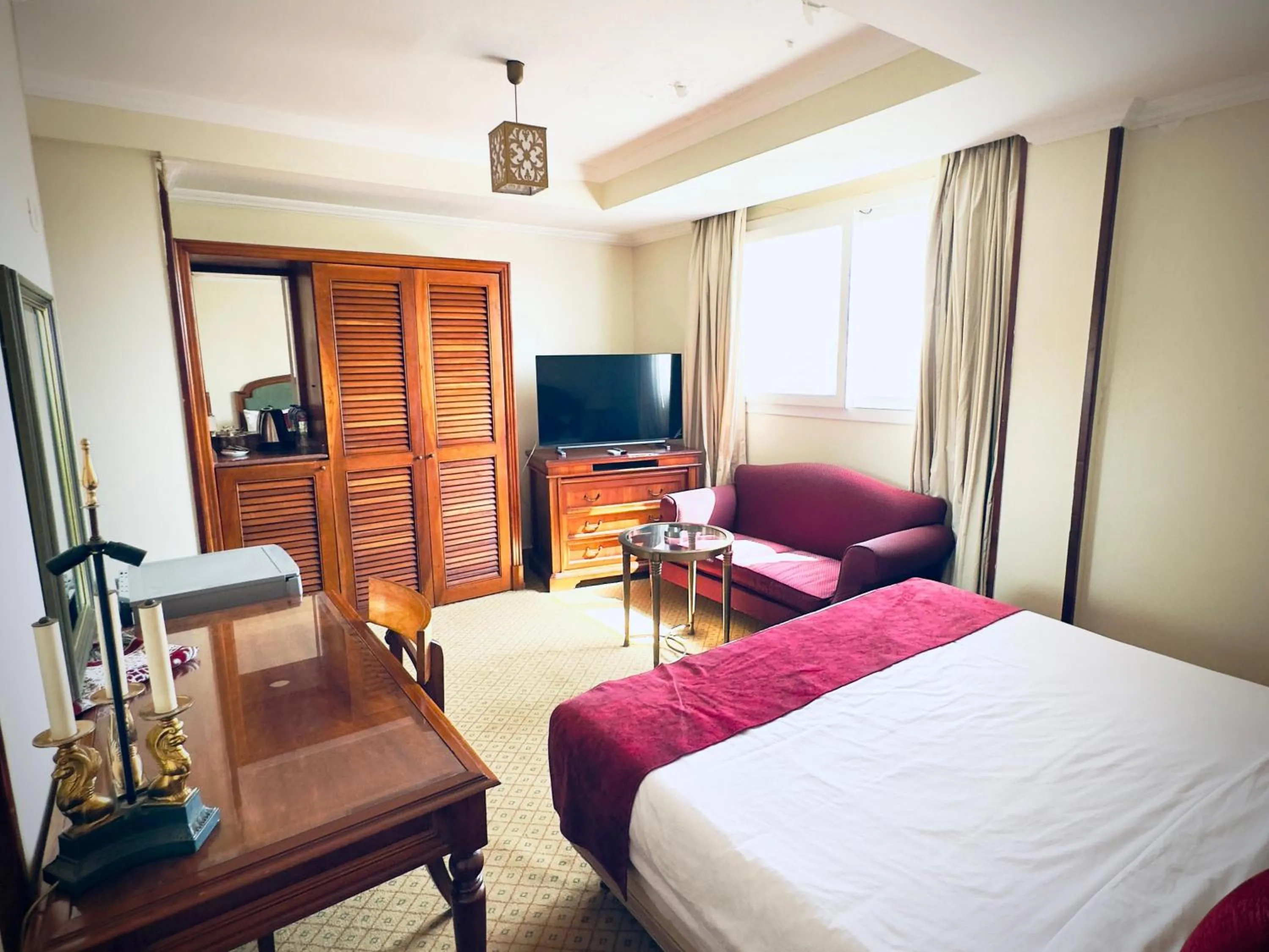 Communal lounge/ TV room, Bed in PYRAMIDS TOWER Inn