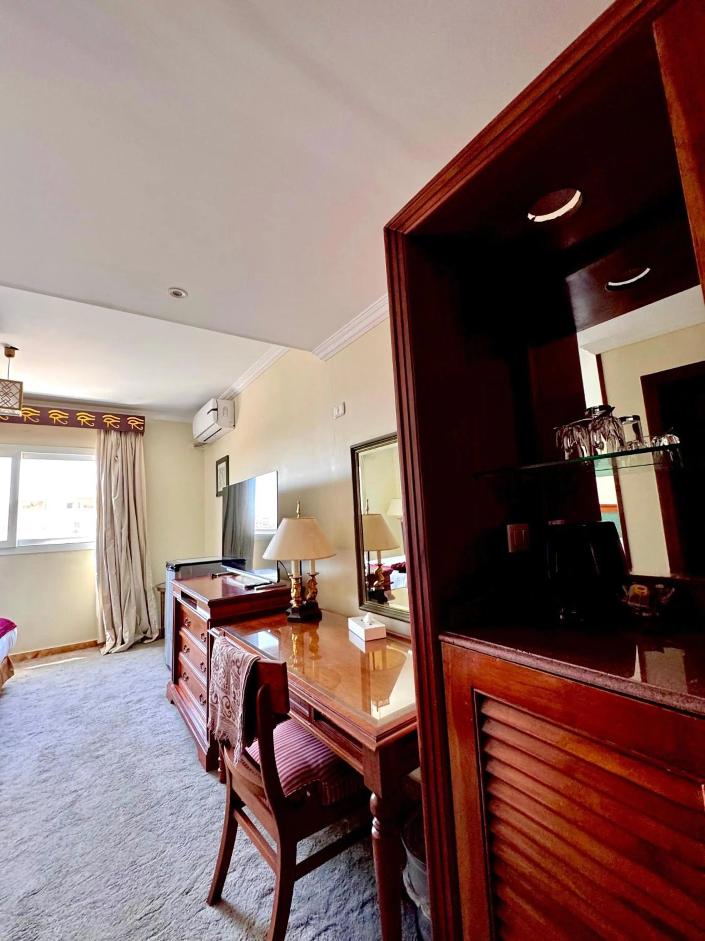 Communal lounge/ TV room in PYRAMIDS TOWER Inn