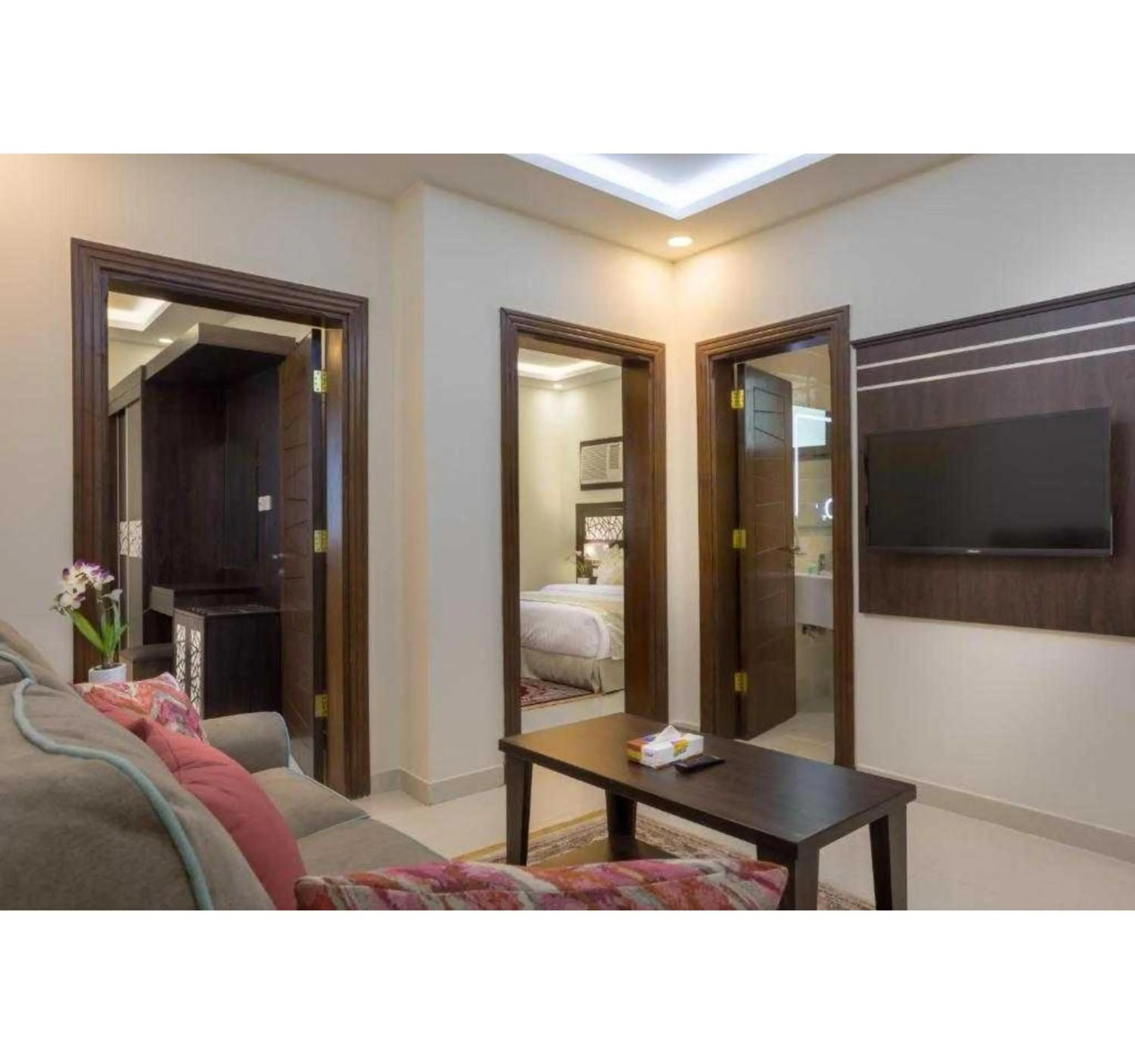 Coffee/tea facilities, Bed in Palette Pearl Suites & Apartments