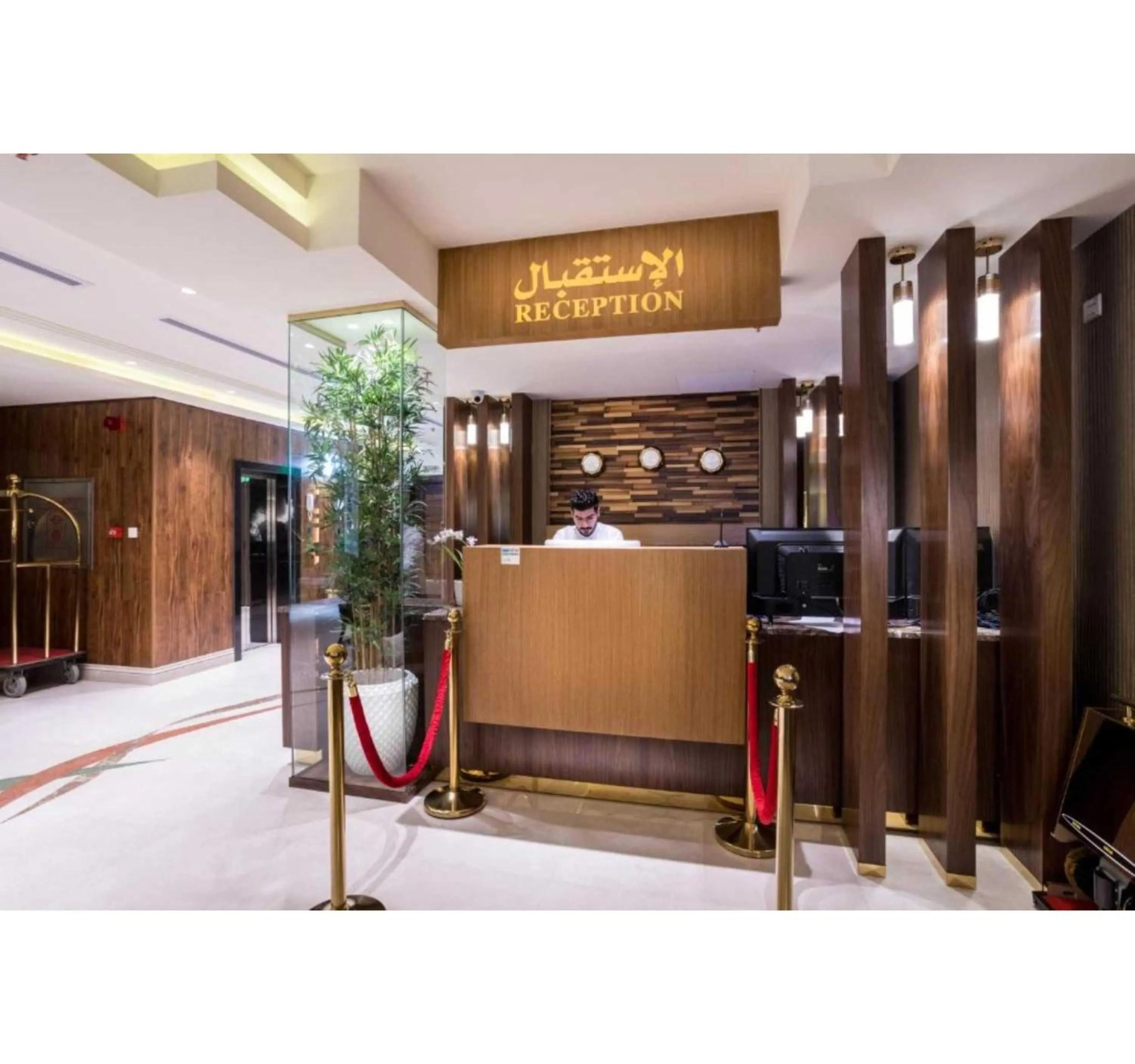 Lobby or reception in Palette Pearl Suites & Apartments