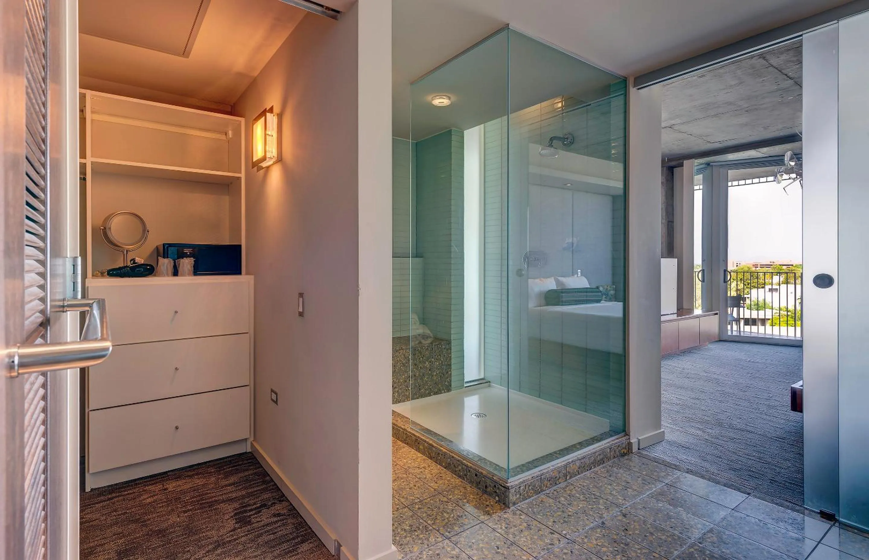 Shower in Hotel Valley Ho