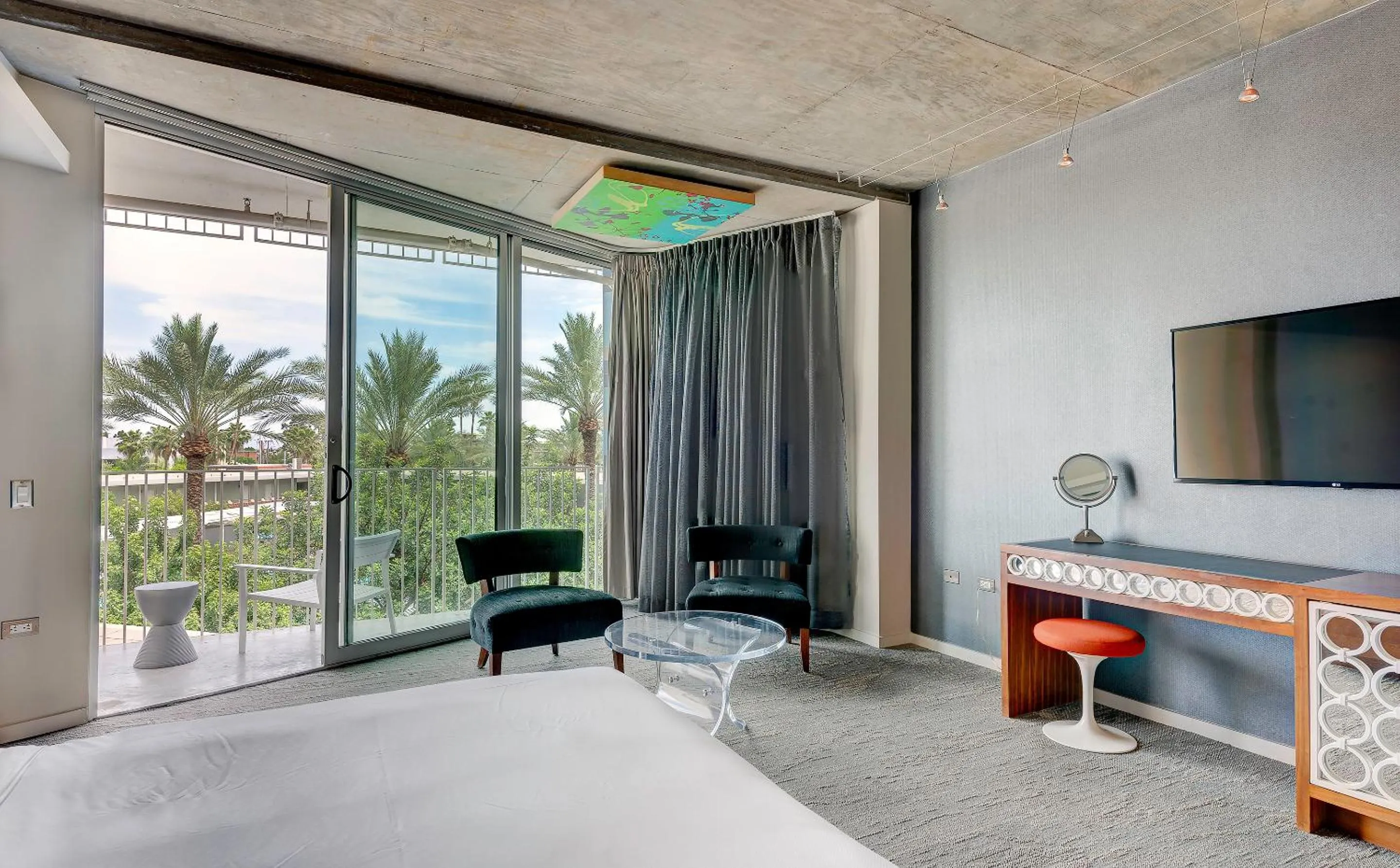 TV and multimedia, Bed in Hotel Valley Ho