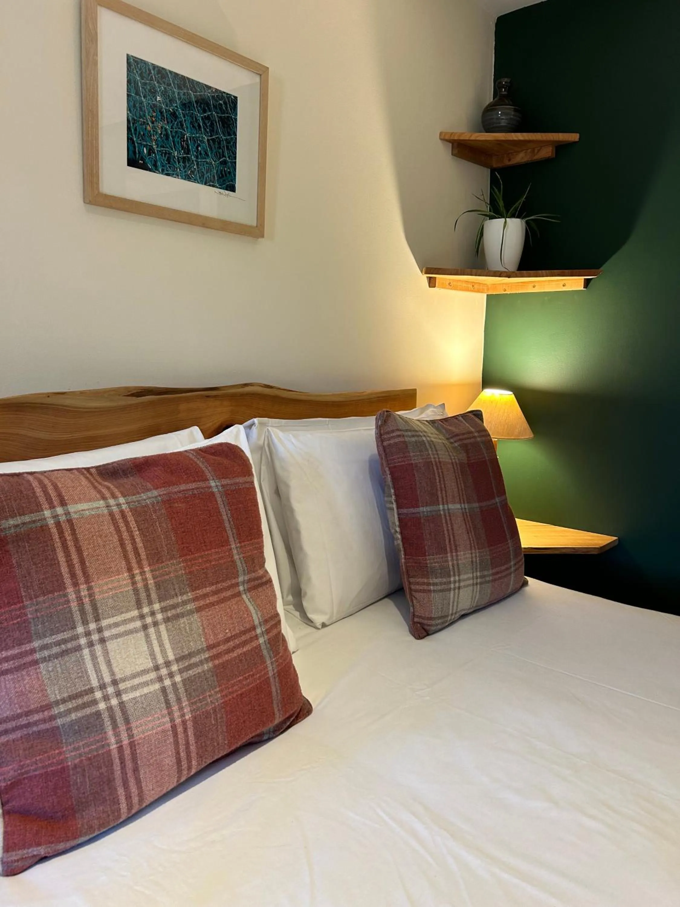 Bed in Trengilly Wartha Inn