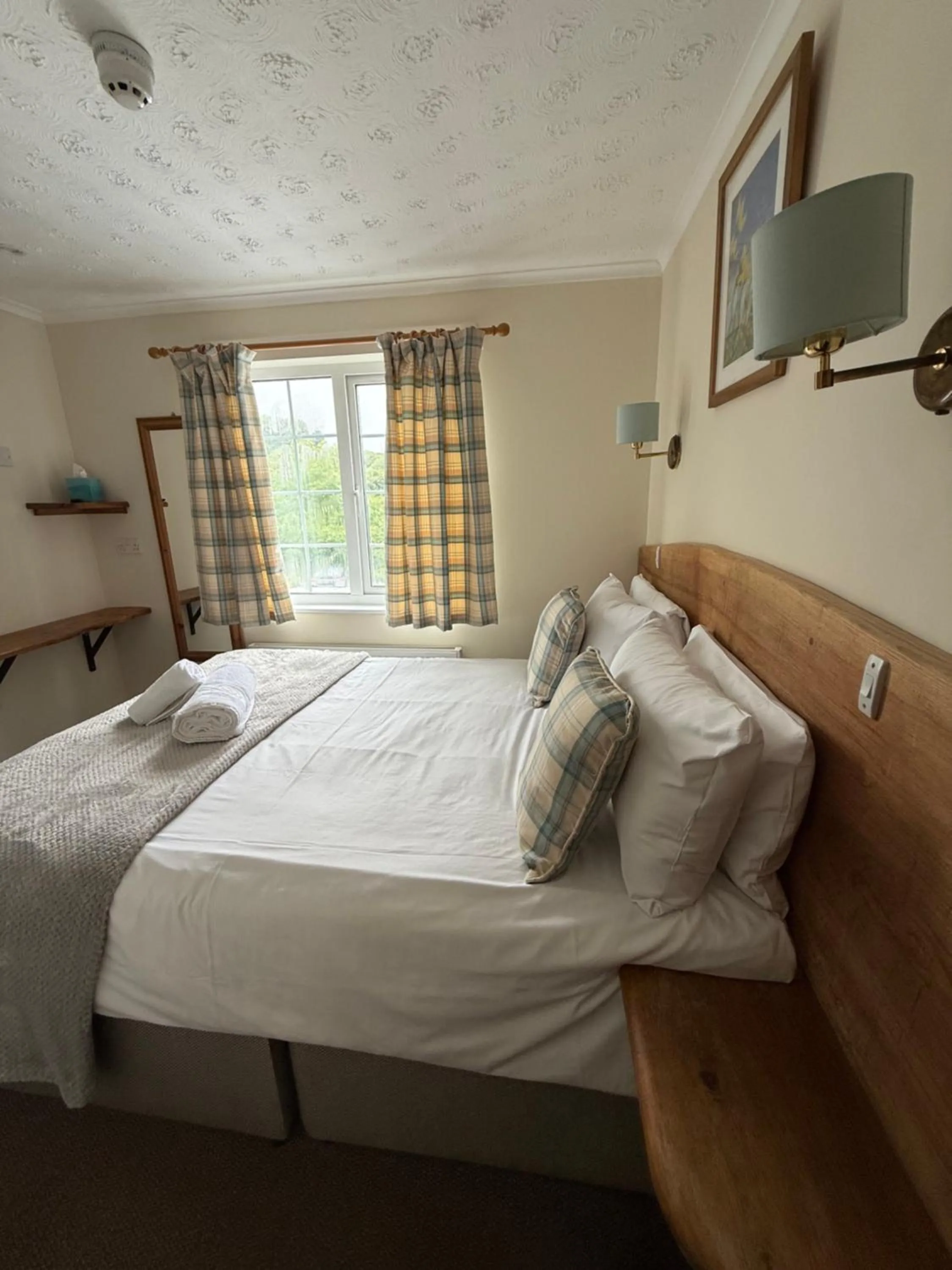 Bed in Trengilly Wartha Inn