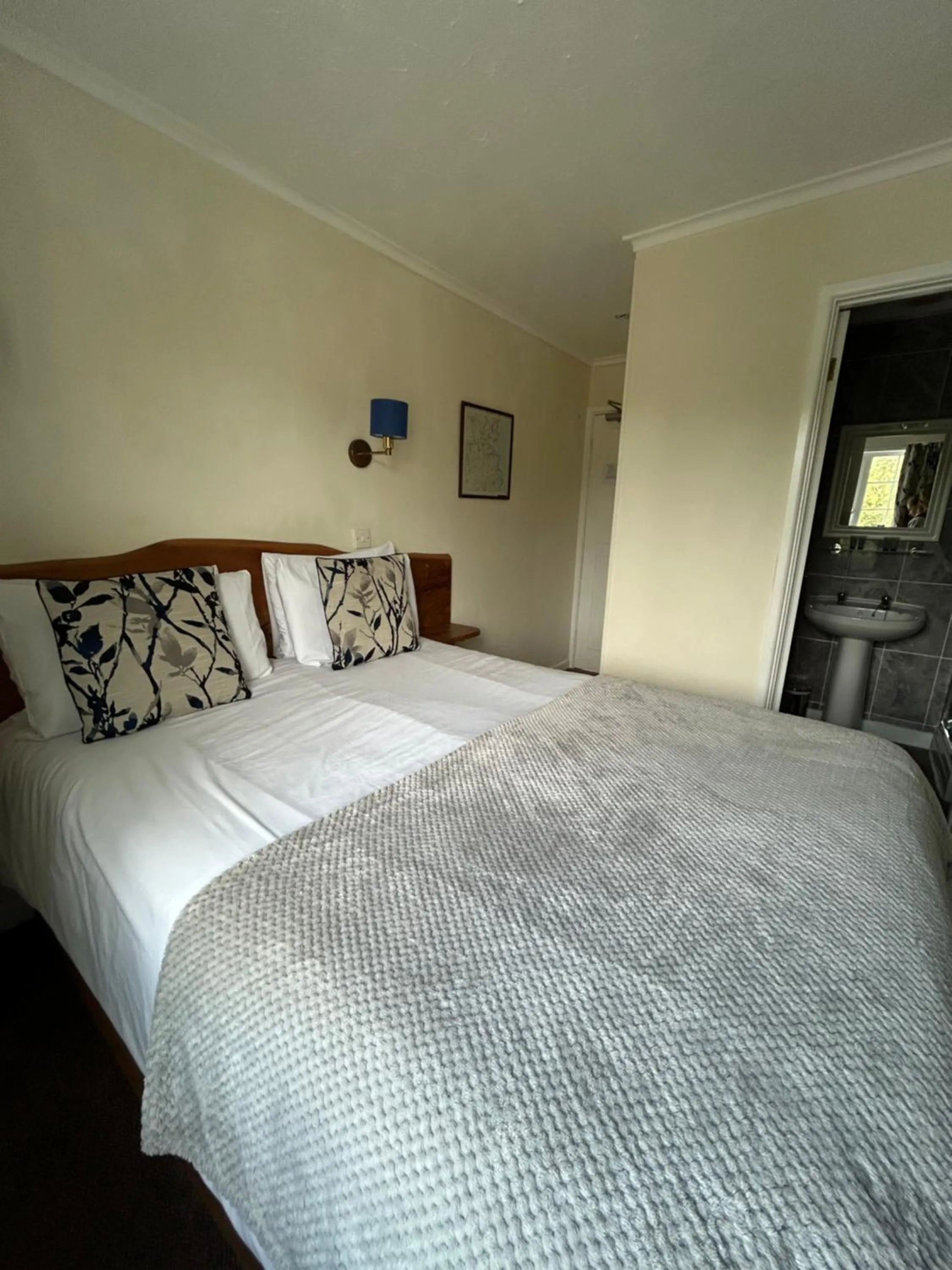 Photo of the whole room, Bed in Trengilly Wartha Inn