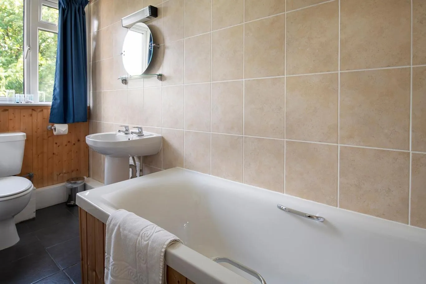 Toilet in Trengilly Wartha Inn