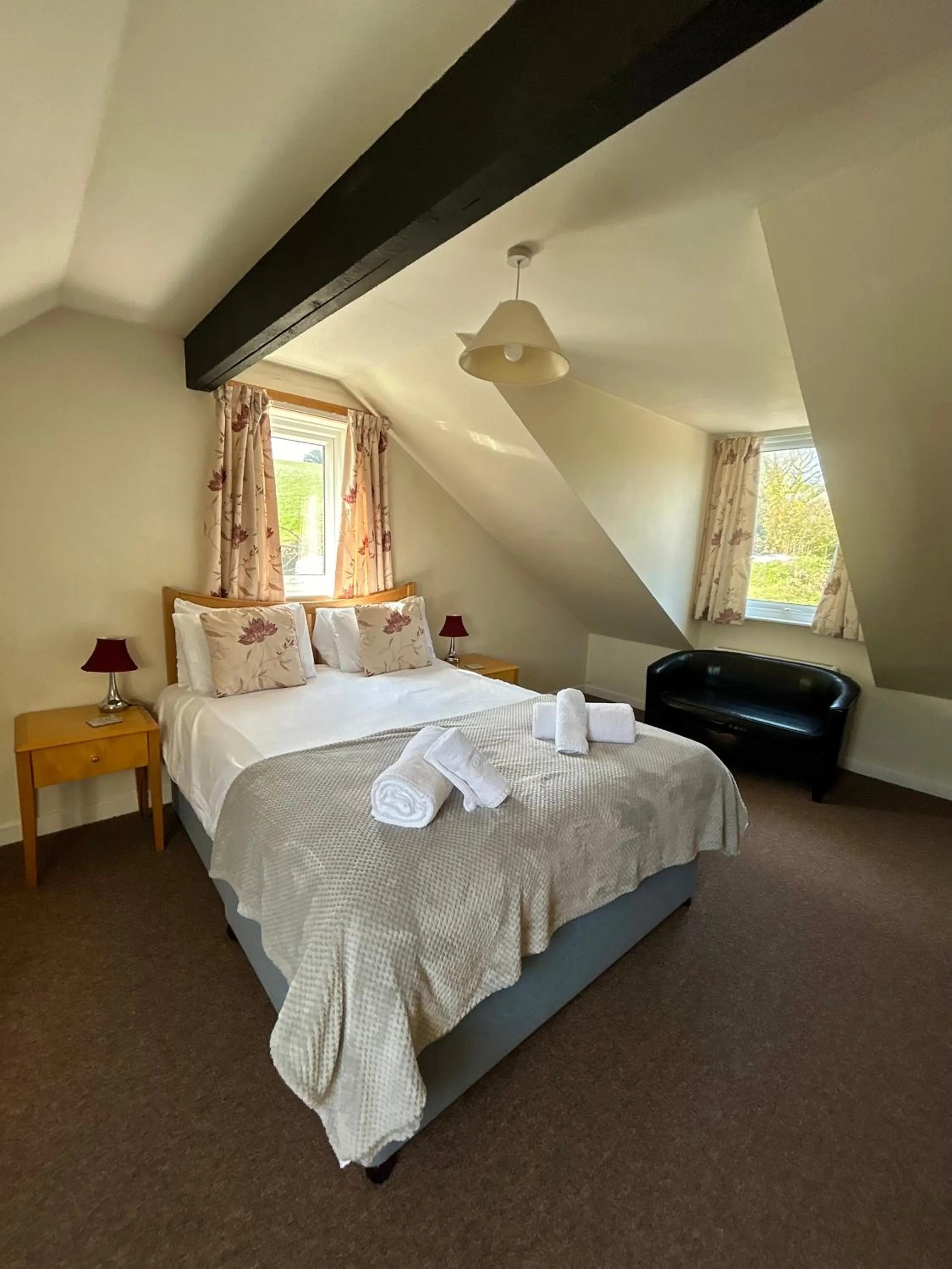 View (from property/room), Bed in Trengilly Wartha Inn