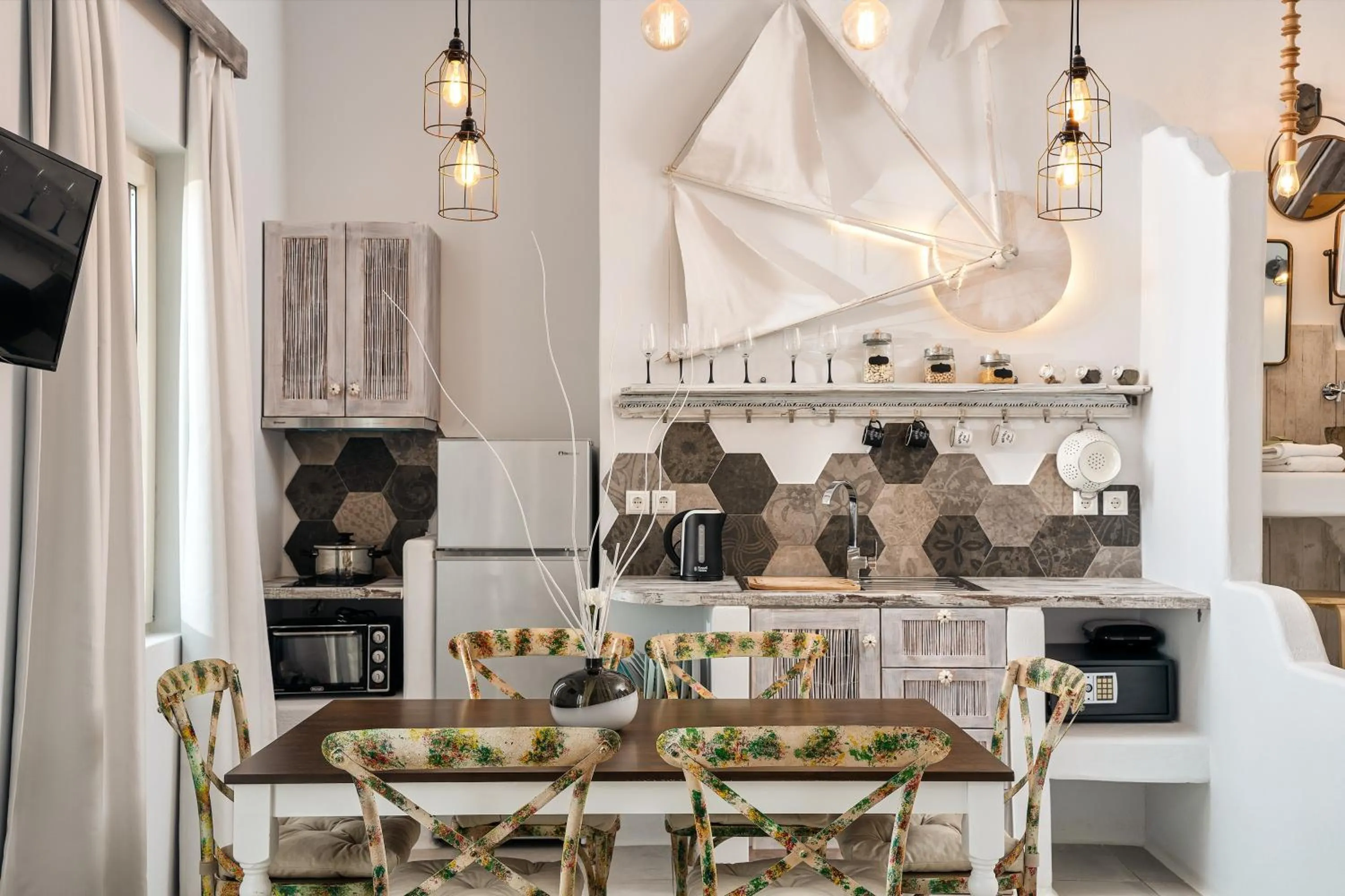 TV and multimedia in Althea Boutique Hotel - Adults Only