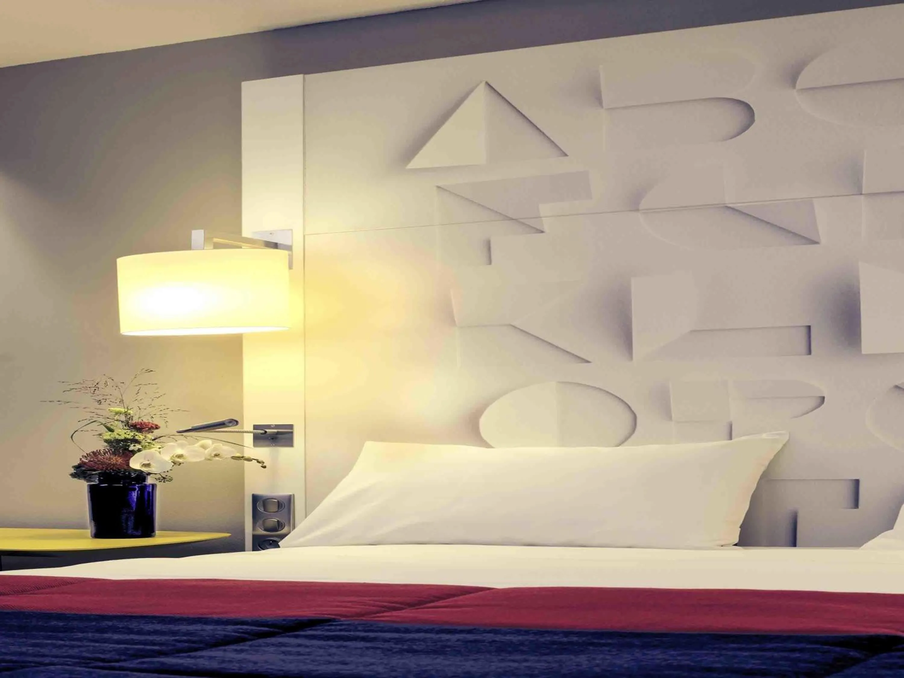 Bedroom, Bed in Mercure Rennes Centre Parlement