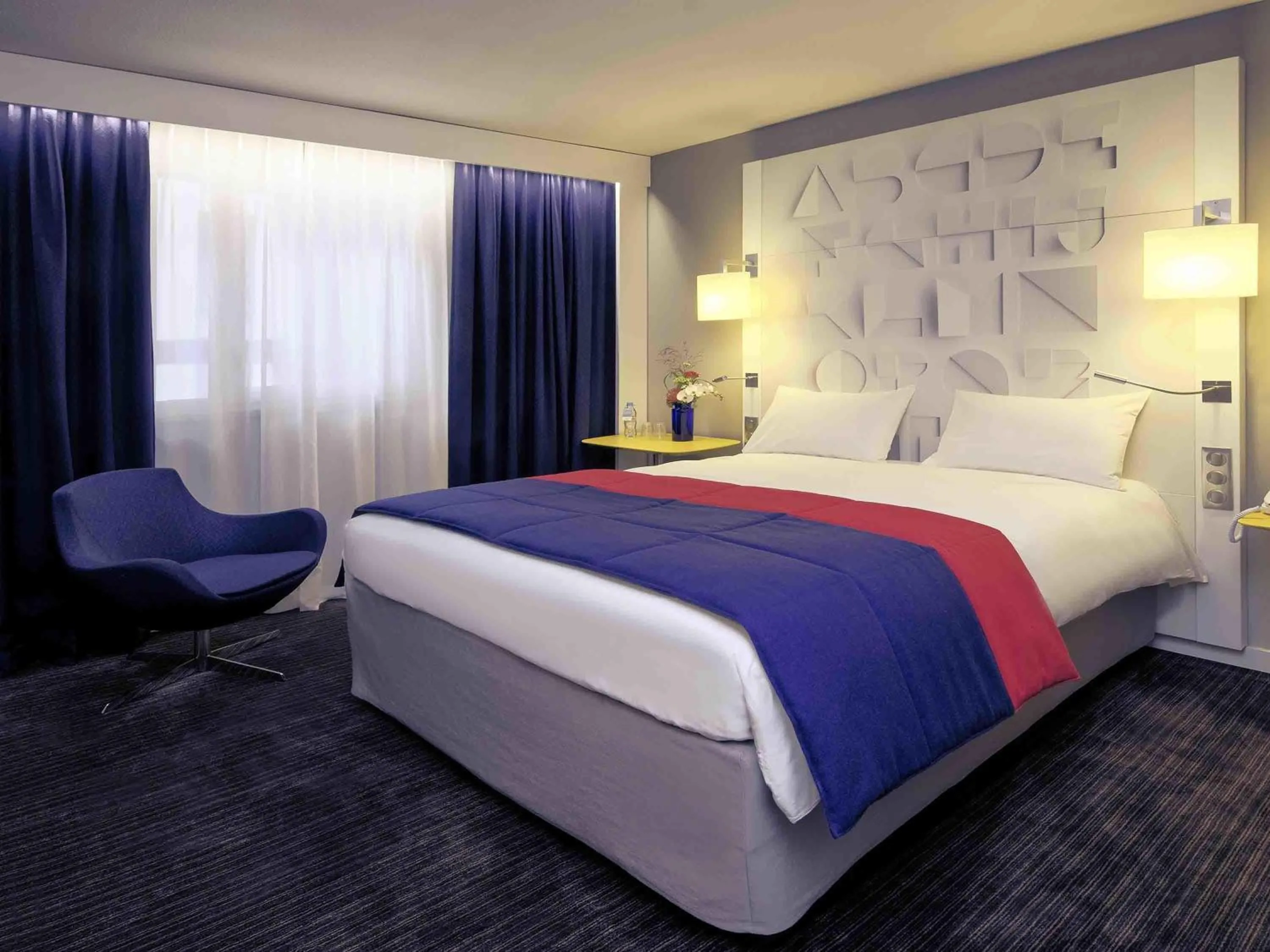 Bedroom, Bed in Mercure Rennes Centre Parlement