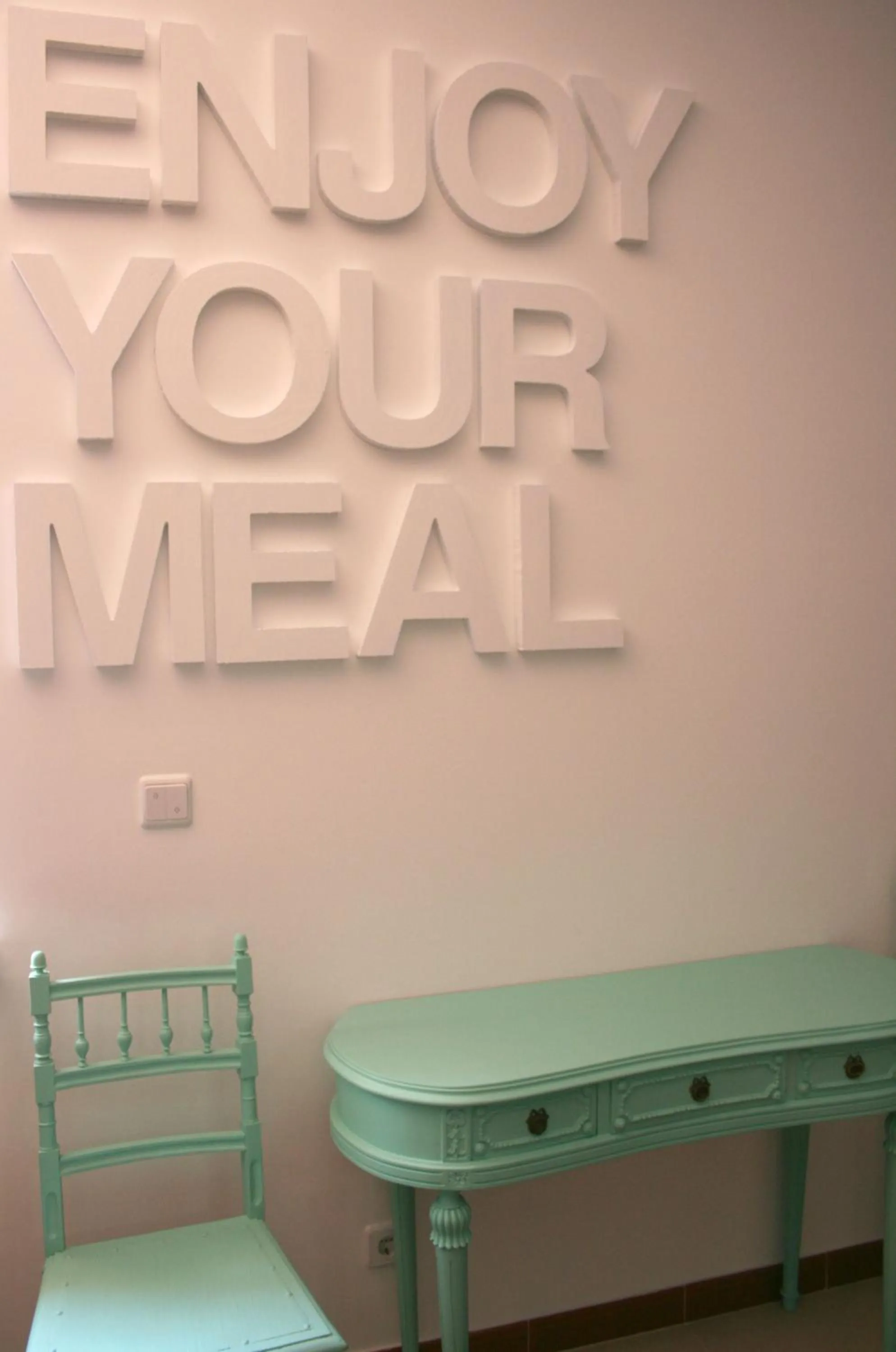 Dining area in Hostel 2300 Thomar