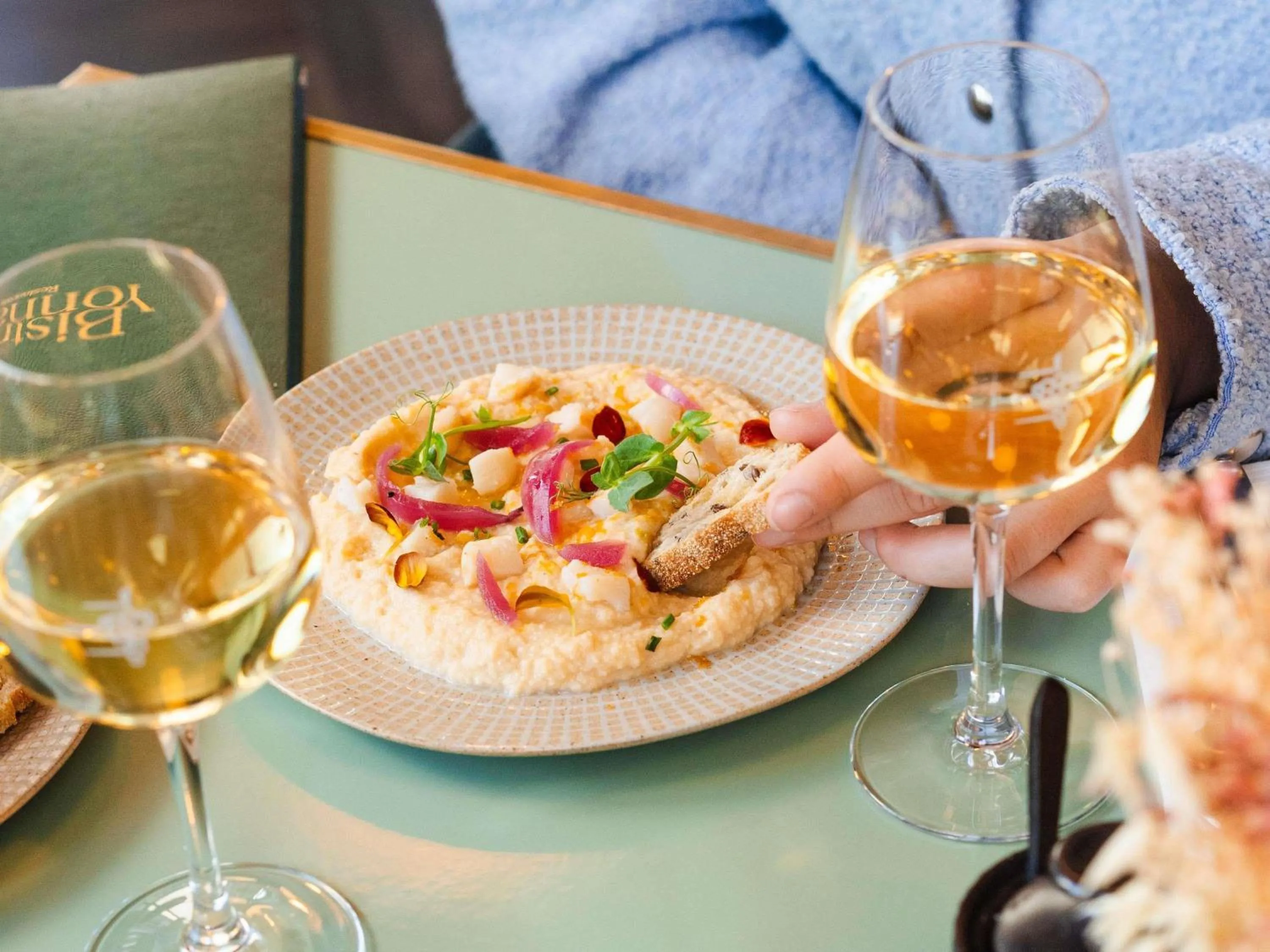 Restaurant/places to eat in Mercure La Roche Sur Yon