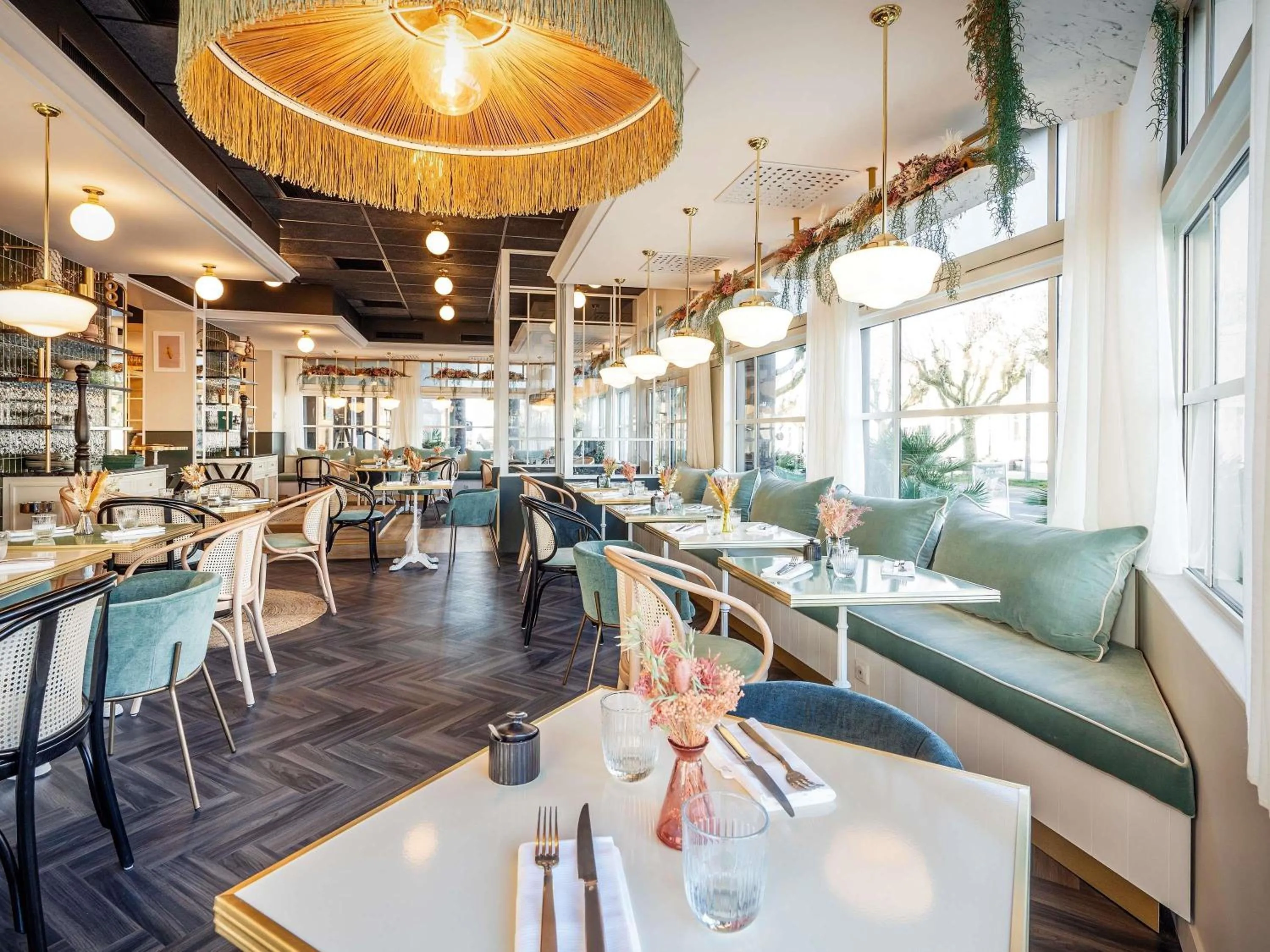 Restaurant/places to eat in Mercure La Roche Sur Yon