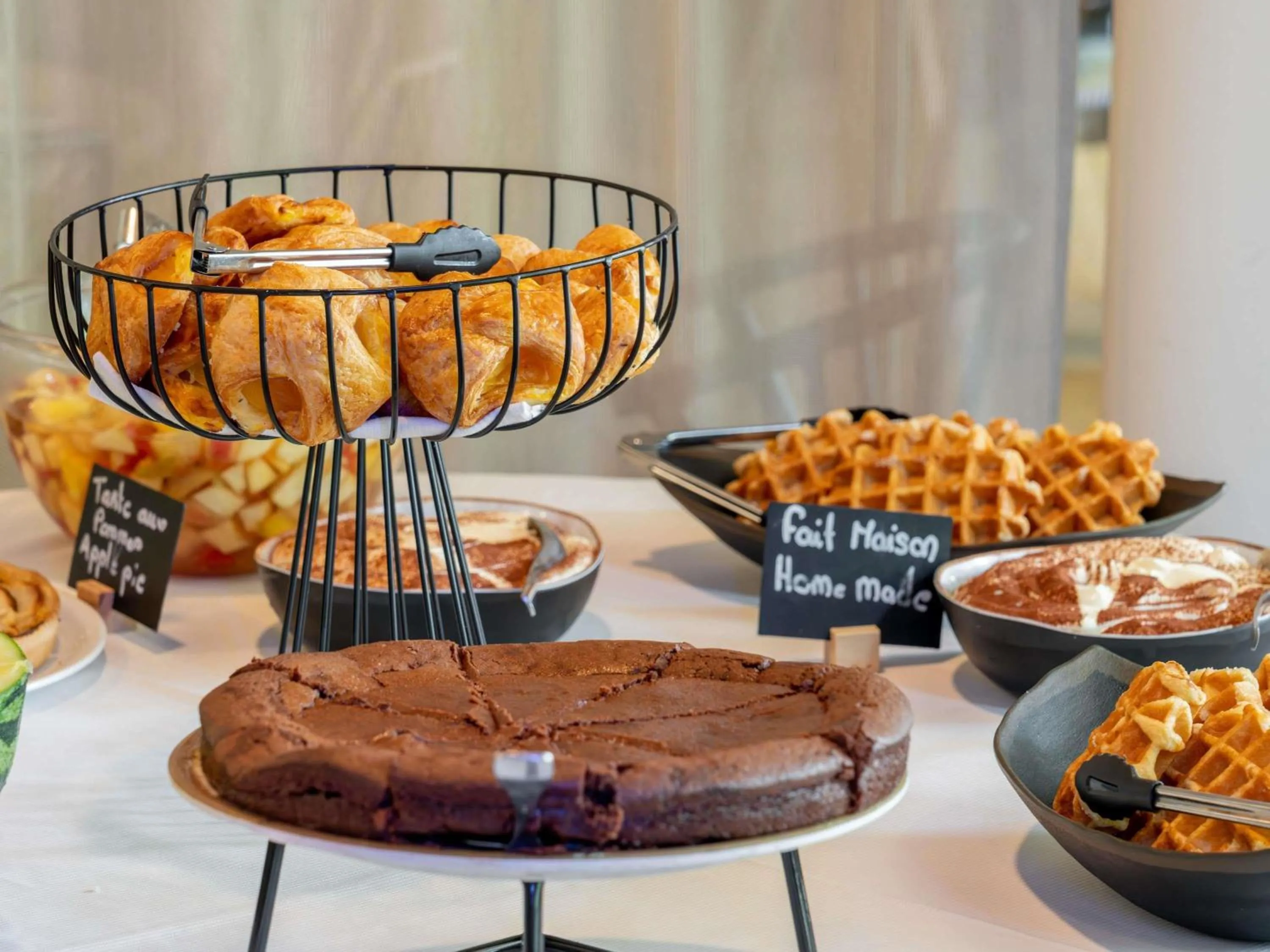 Restaurant/places to eat in Mercure Antibes Sophia Antipolis