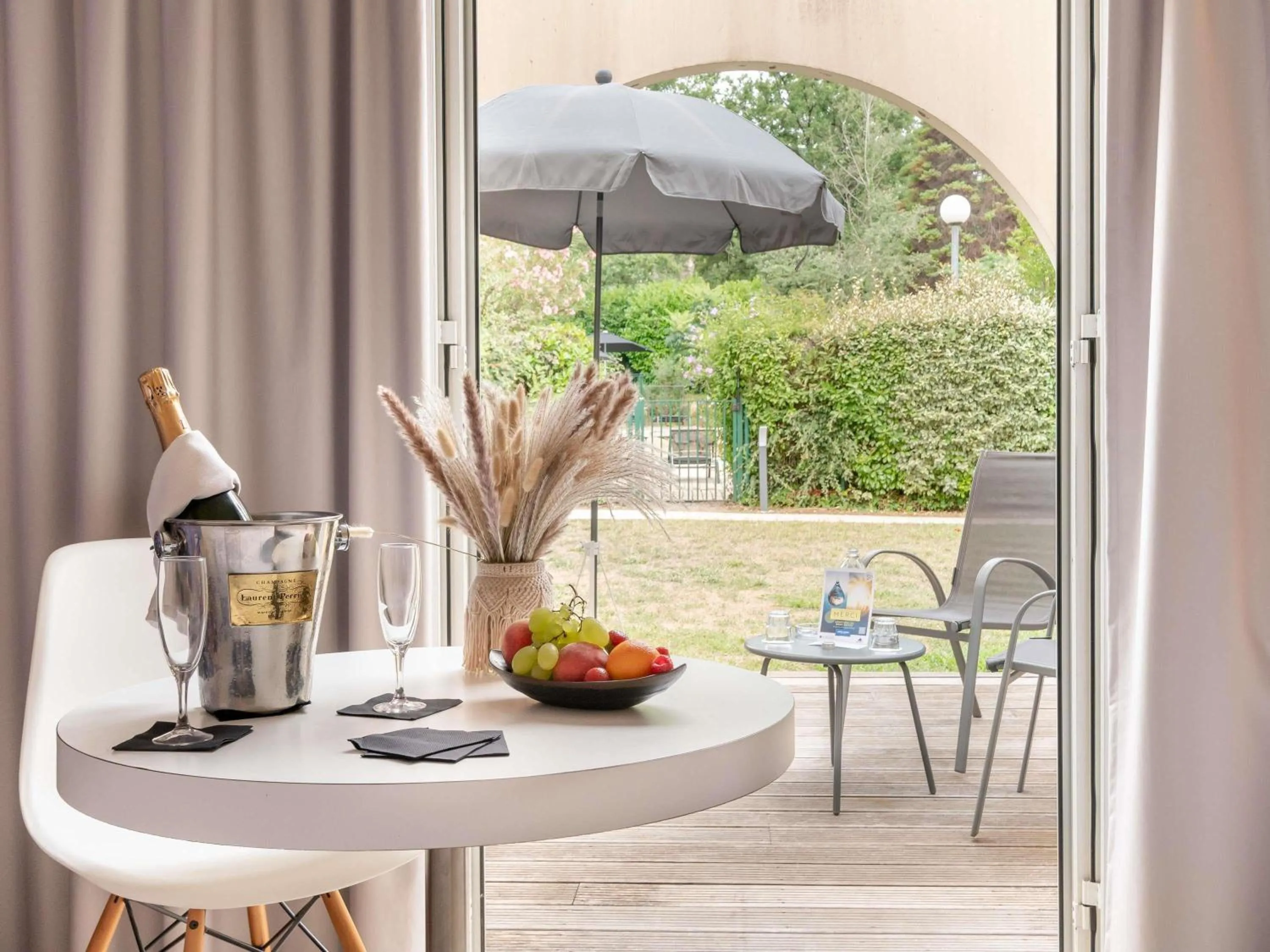 Bedroom in Mercure Antibes Sophia Antipolis