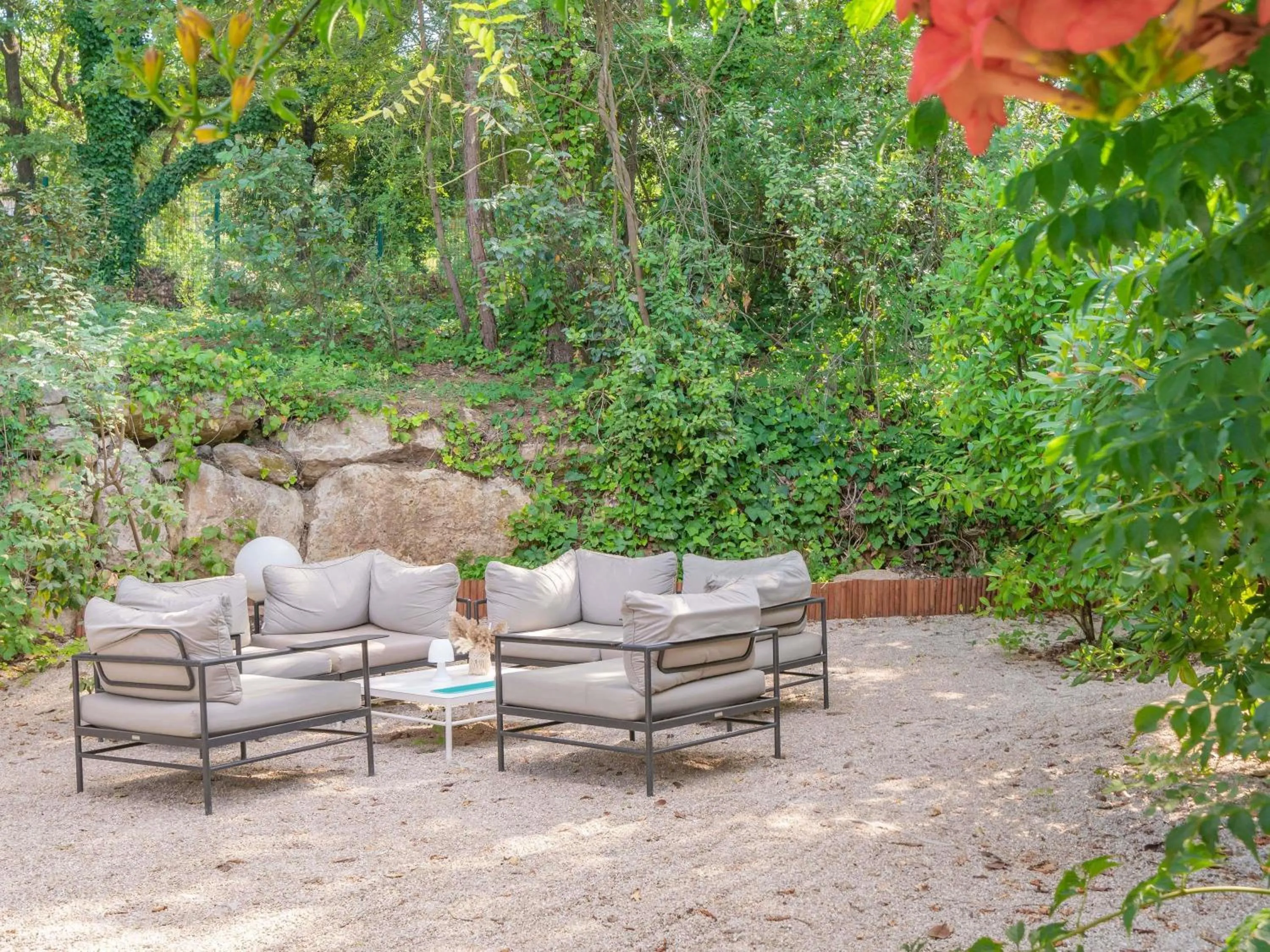 Lounge or bar in Mercure Antibes Sophia Antipolis