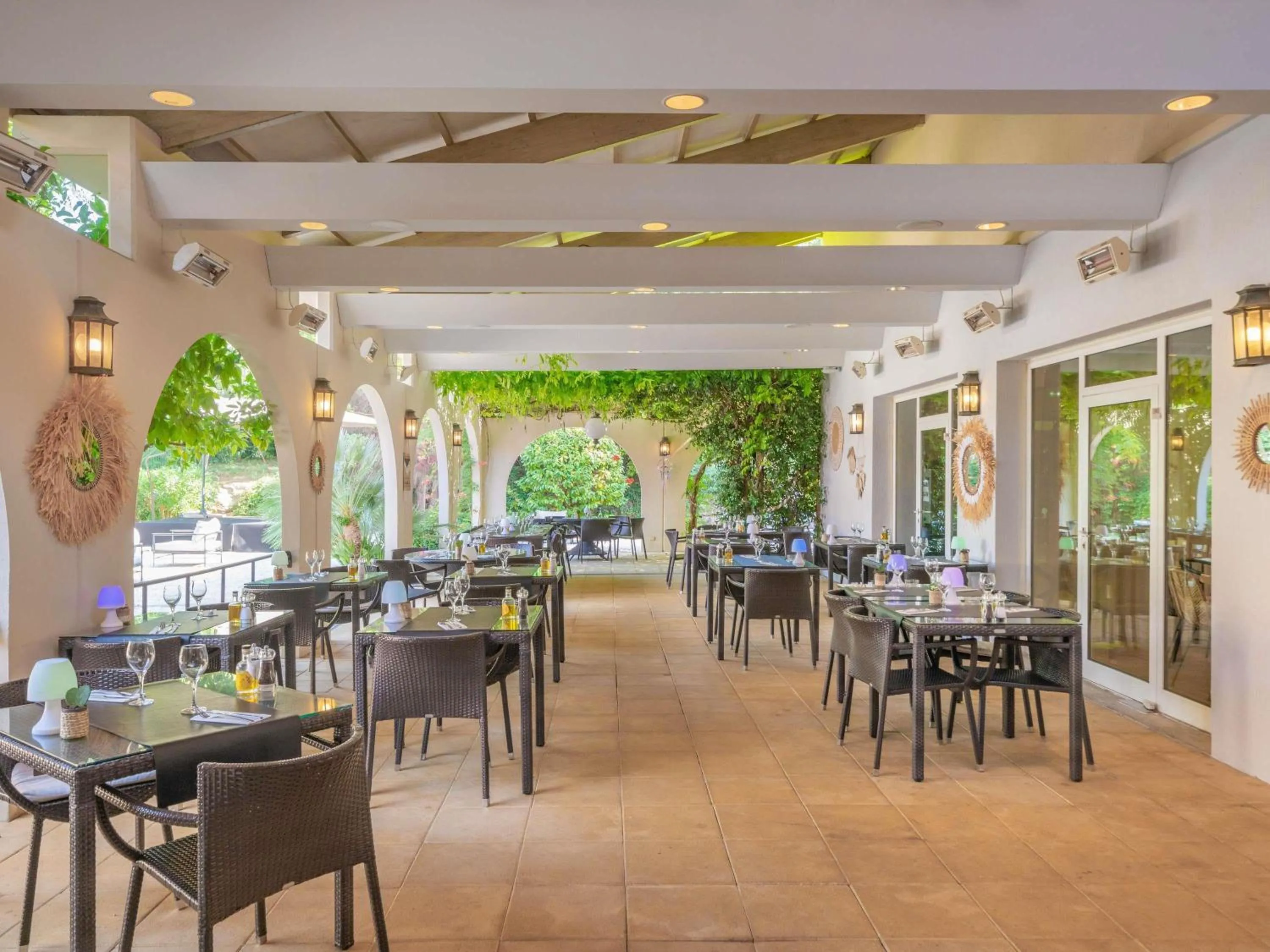 Restaurant/places to eat in Mercure Antibes Sophia Antipolis