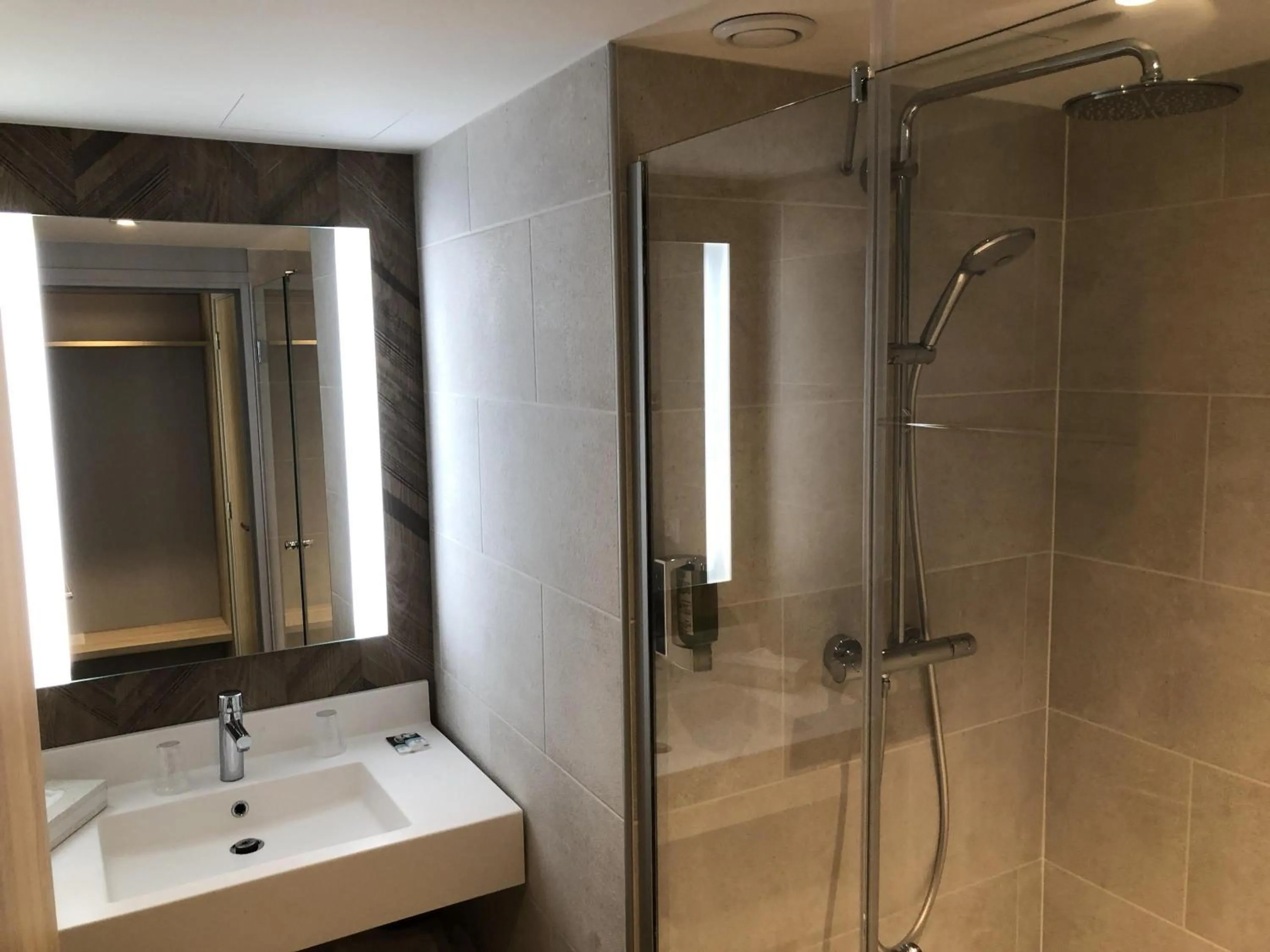 Bedroom in Mercure Antibes Sophia Antipolis