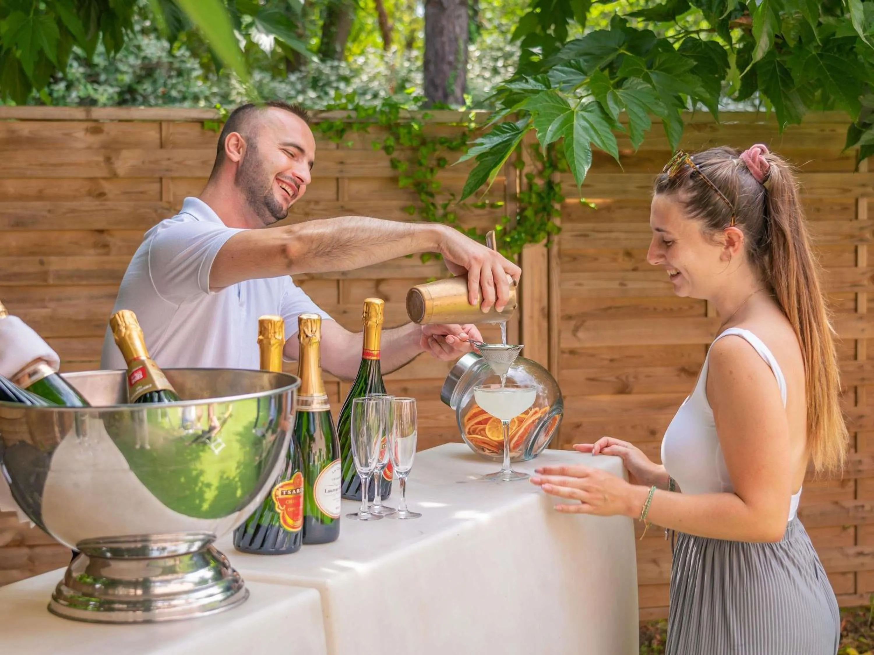 Lounge or bar in Mercure Antibes Sophia Antipolis