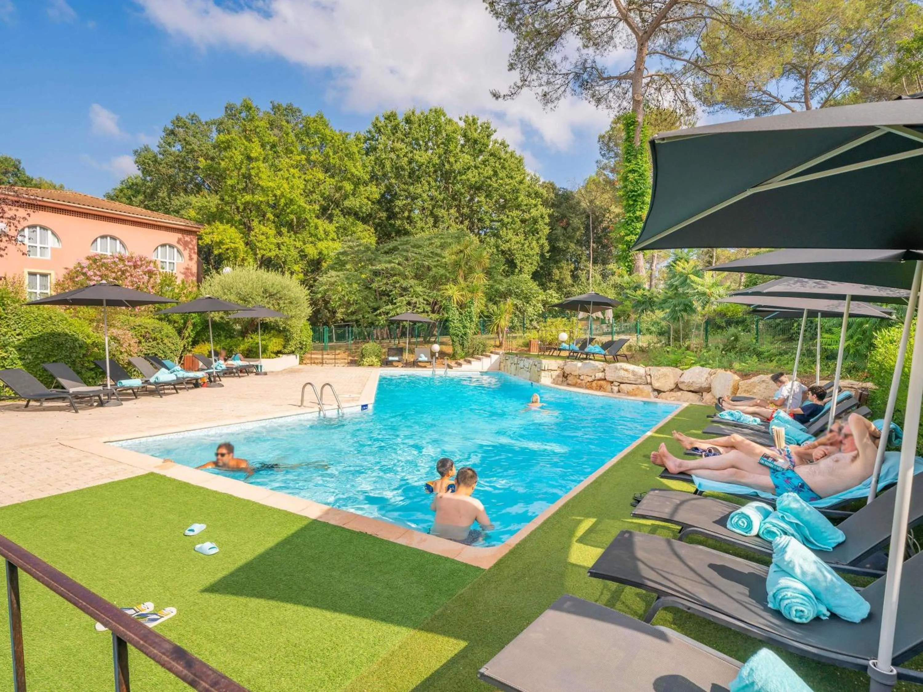 Pool view in Mercure Antibes Sophia Antipolis