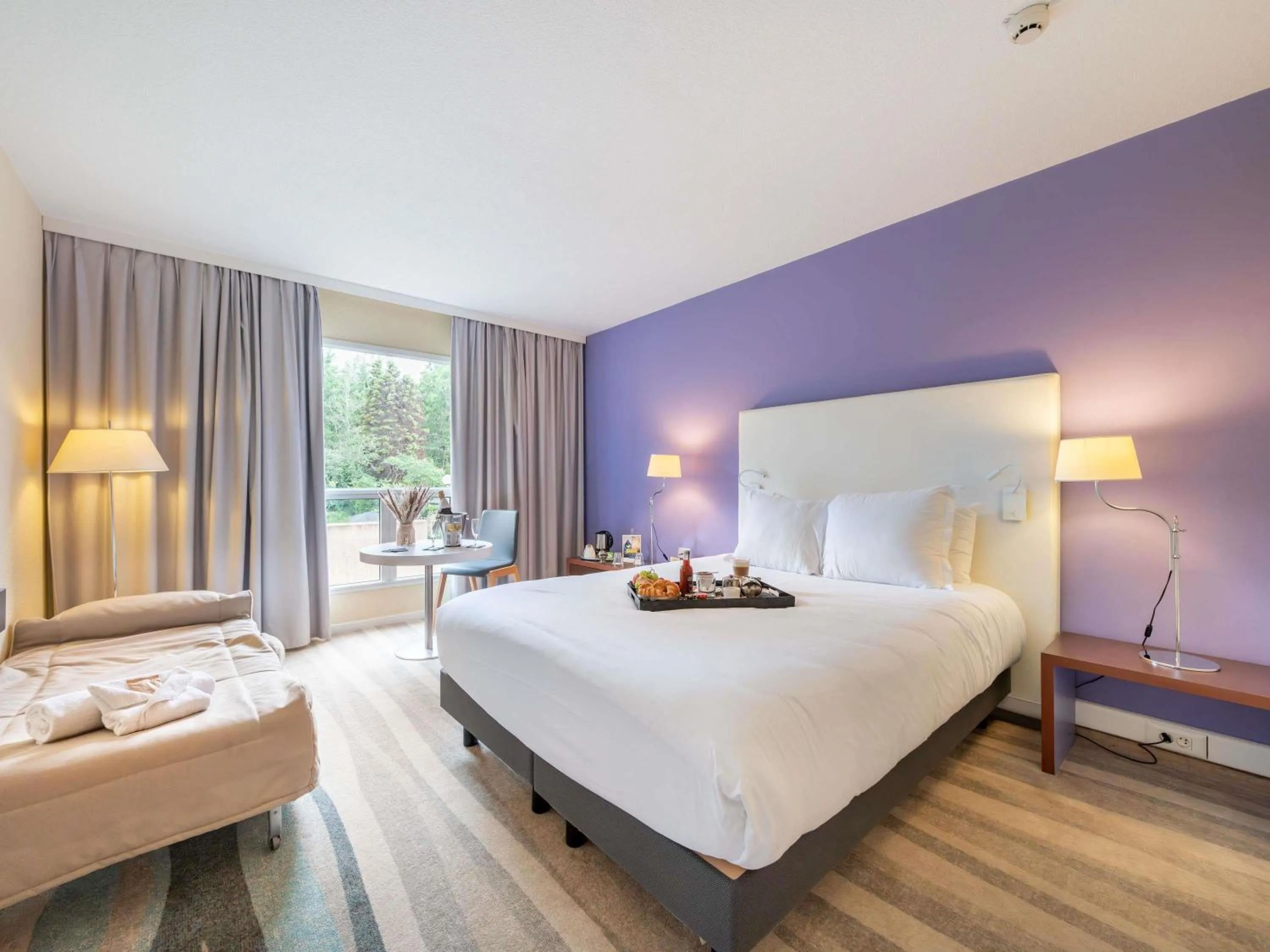 Bedroom, Bed in Mercure Antibes Sophia Antipolis