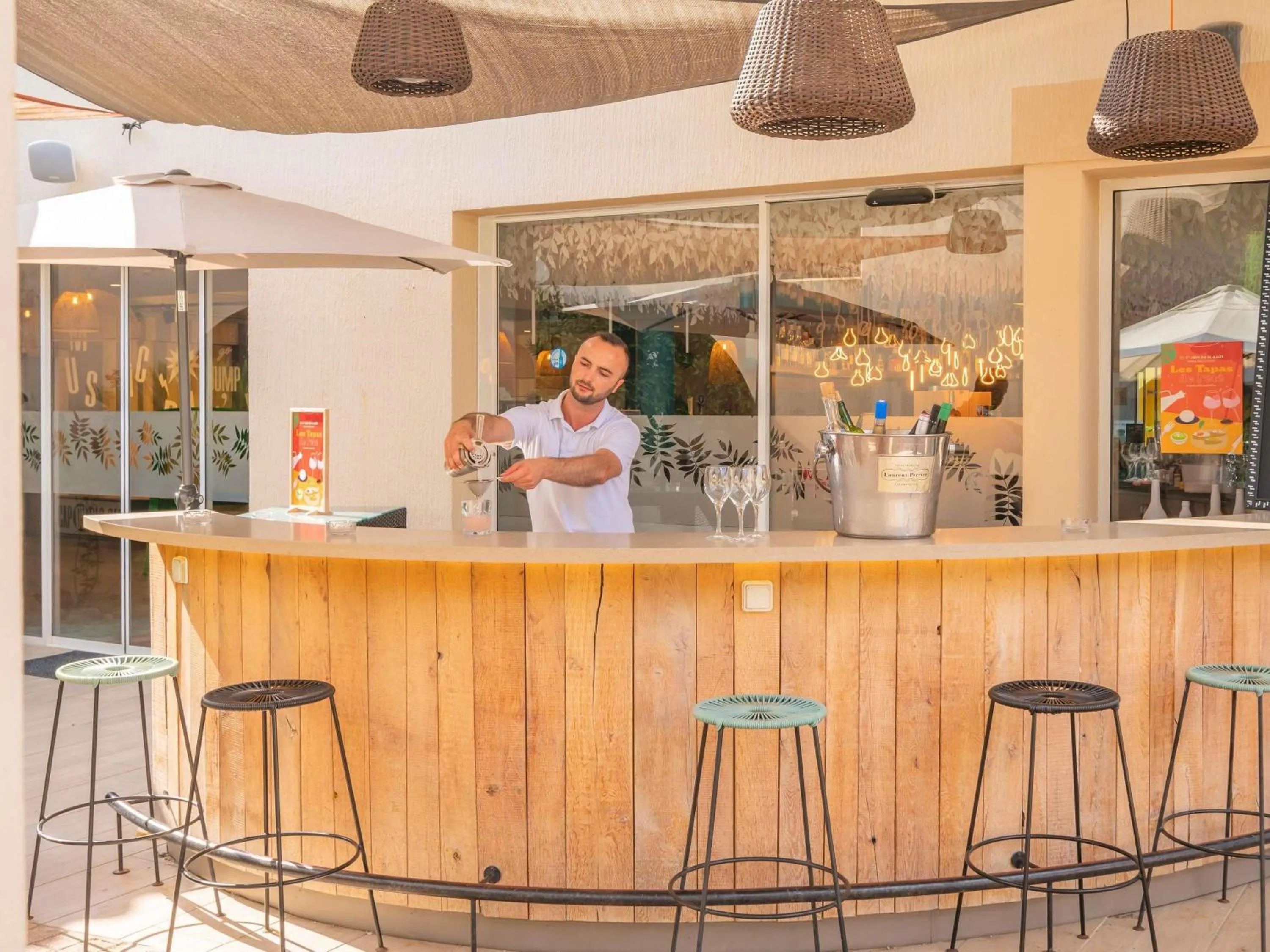 Lounge or bar in Mercure Antibes Sophia Antipolis