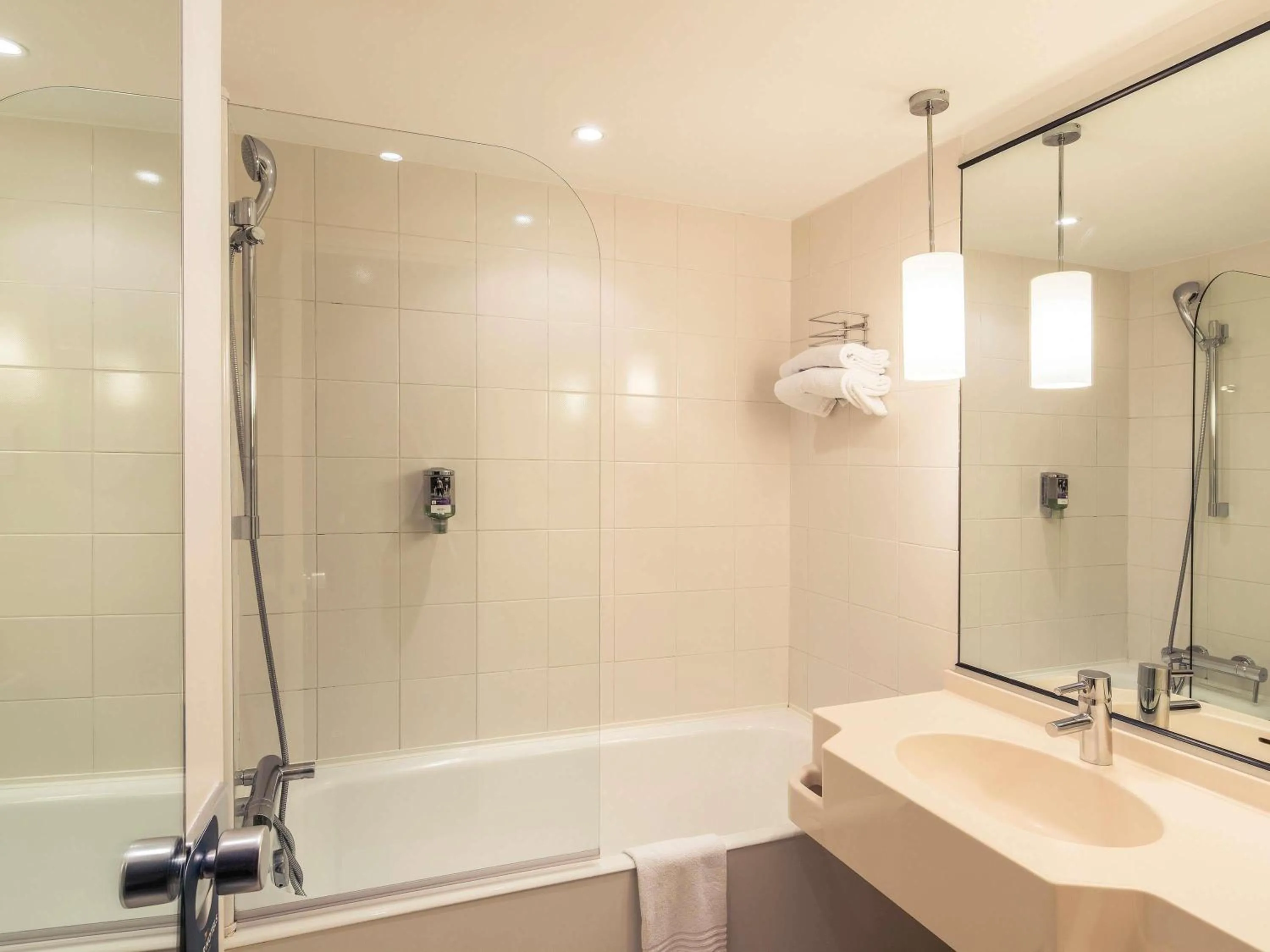 Bedroom in Mercure Antibes Sophia Antipolis