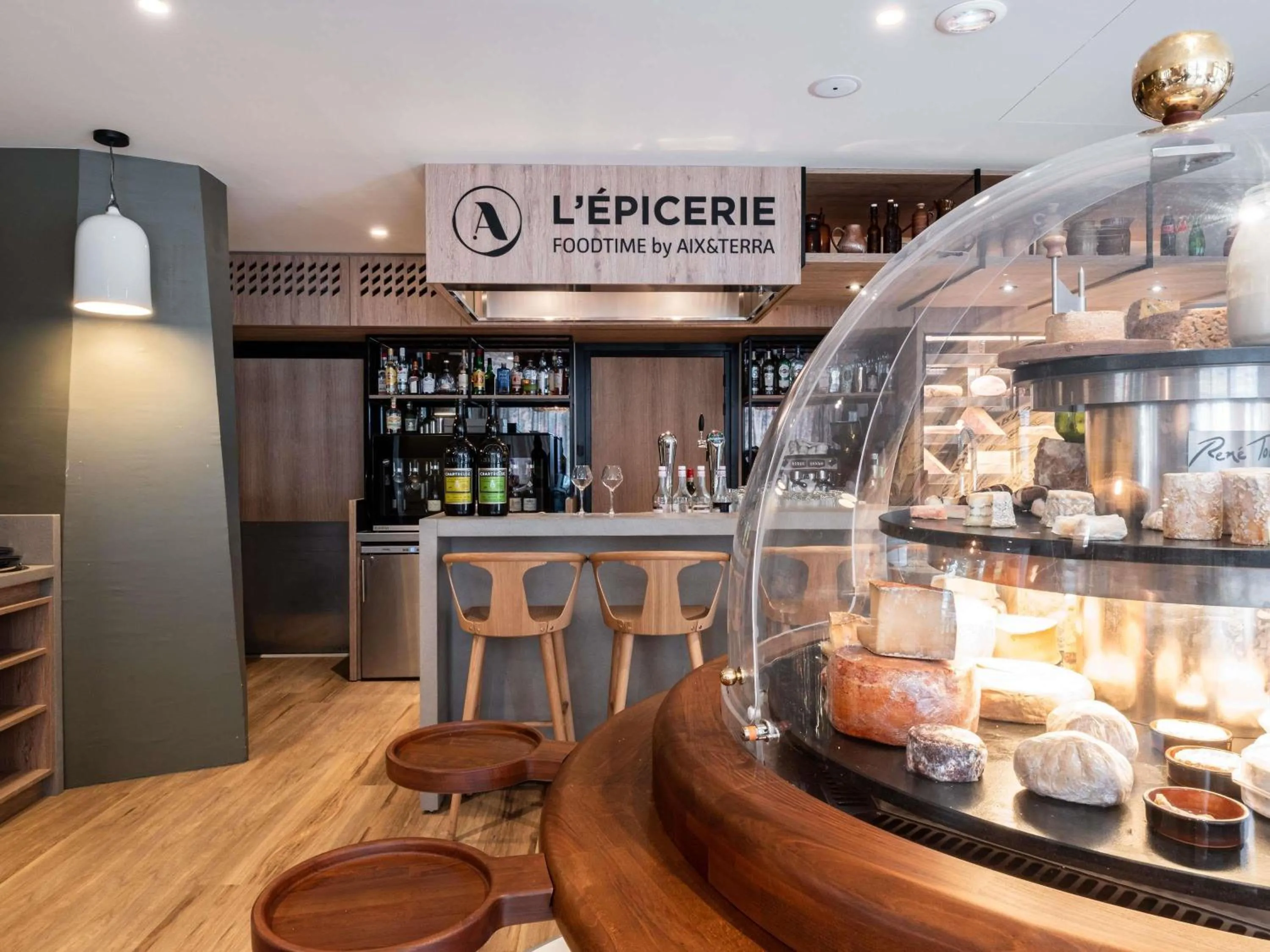 Restaurant/places to eat in Mercure Grenoble Centre Alpotel