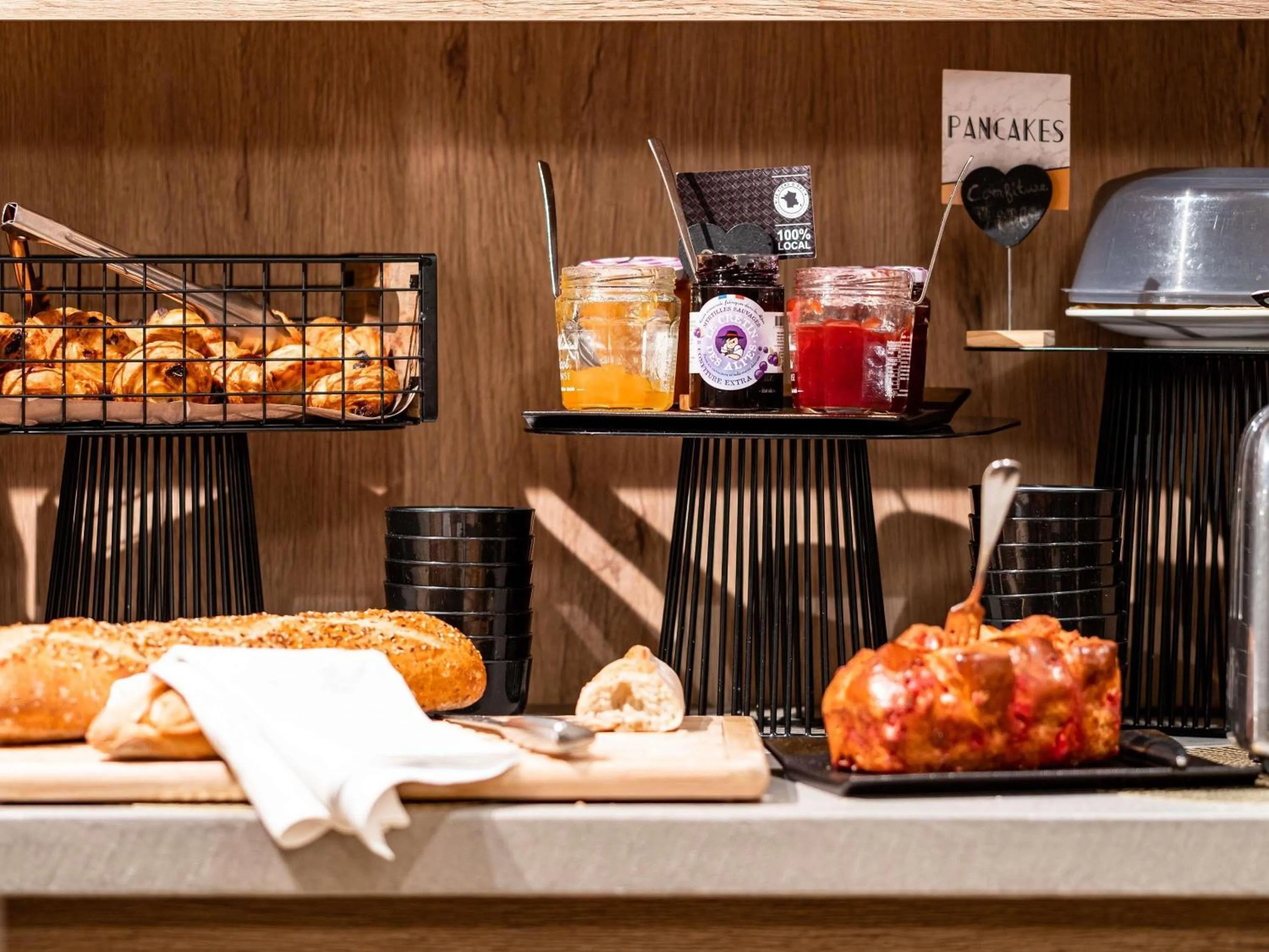 Property building in Mercure Grenoble Centre Alpotel