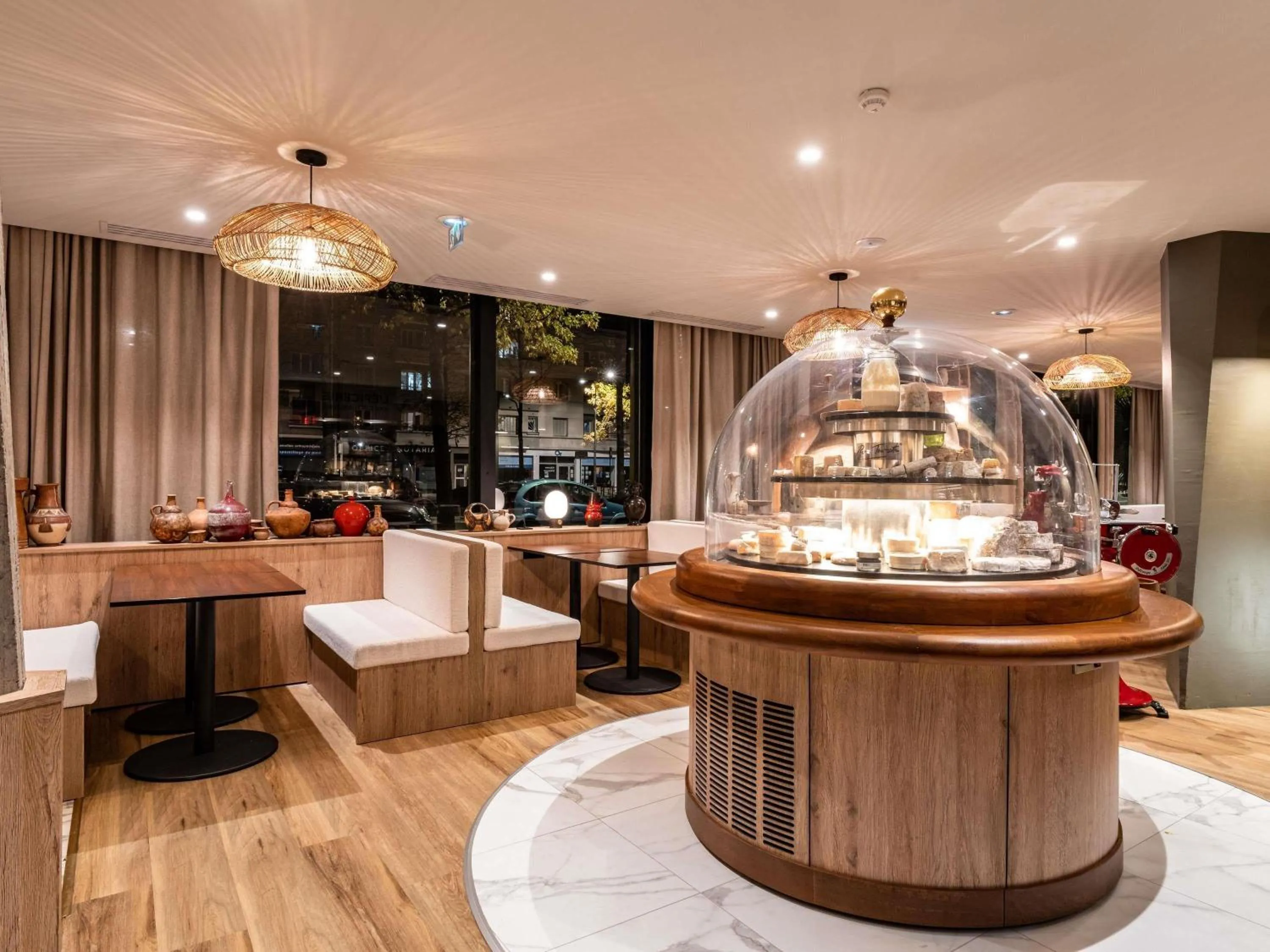 Restaurant/places to eat in Mercure Grenoble Centre Alpotel