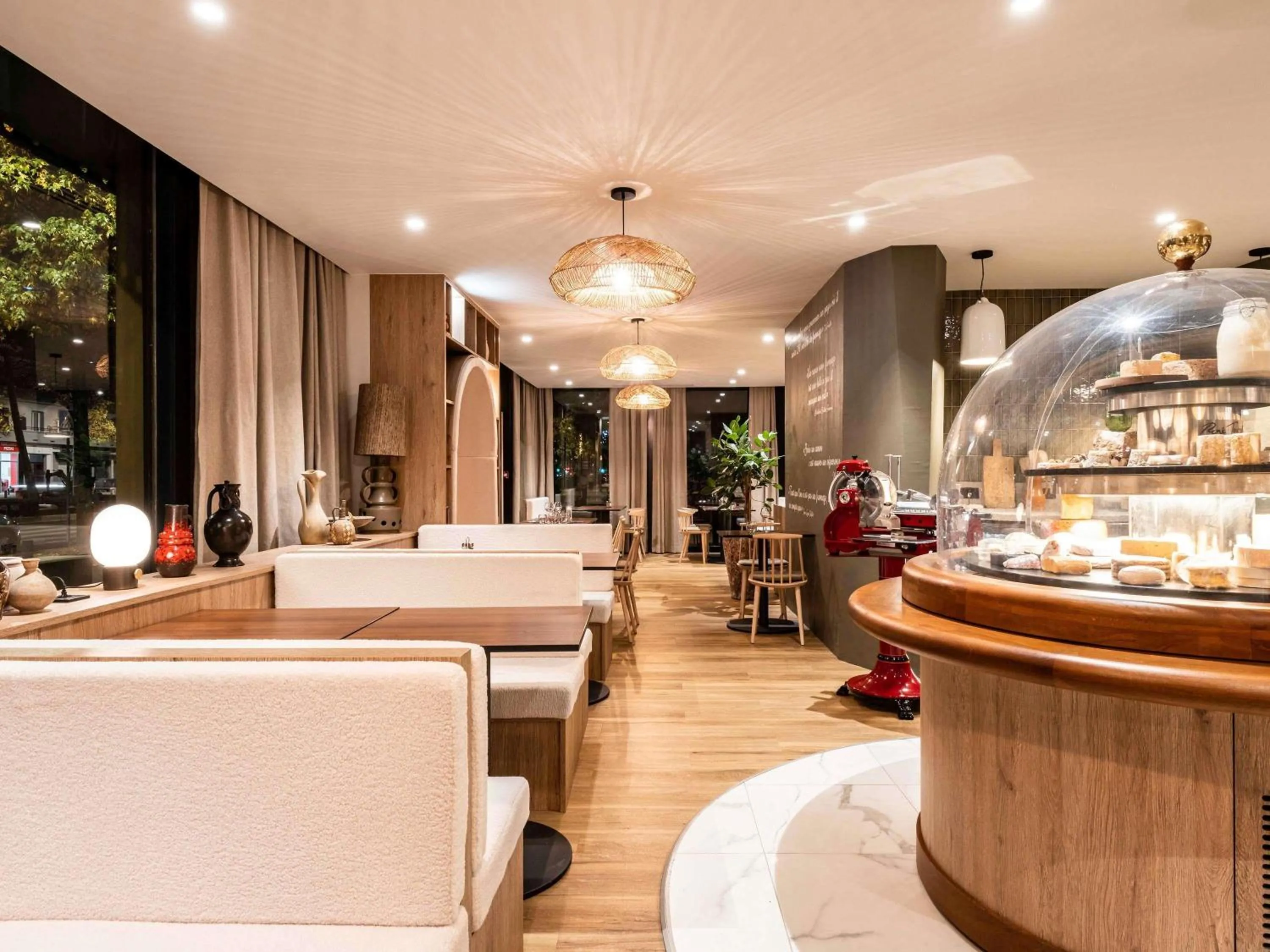 Restaurant/places to eat in Mercure Grenoble Centre Alpotel