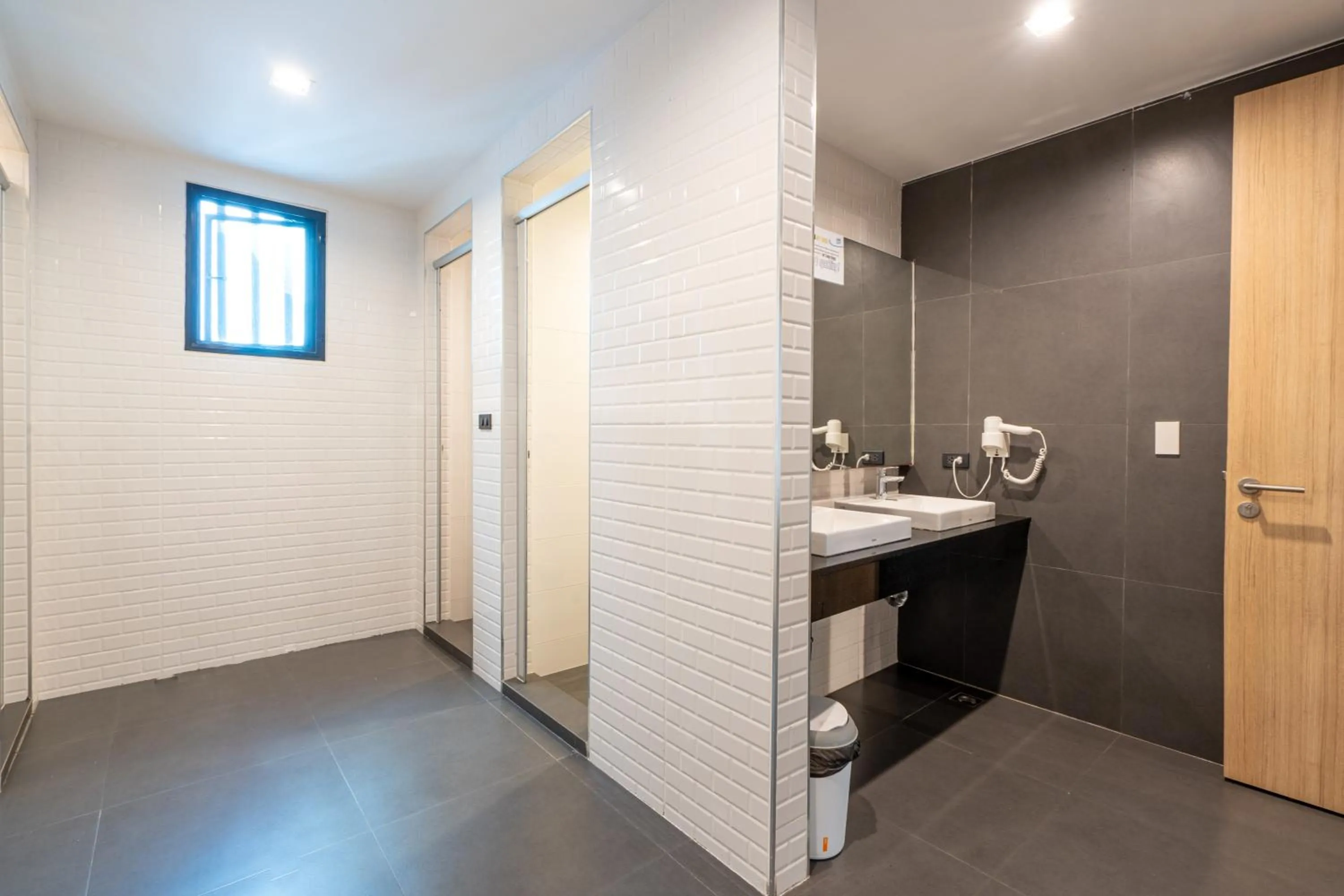 Bathroom in Patong Poshtel