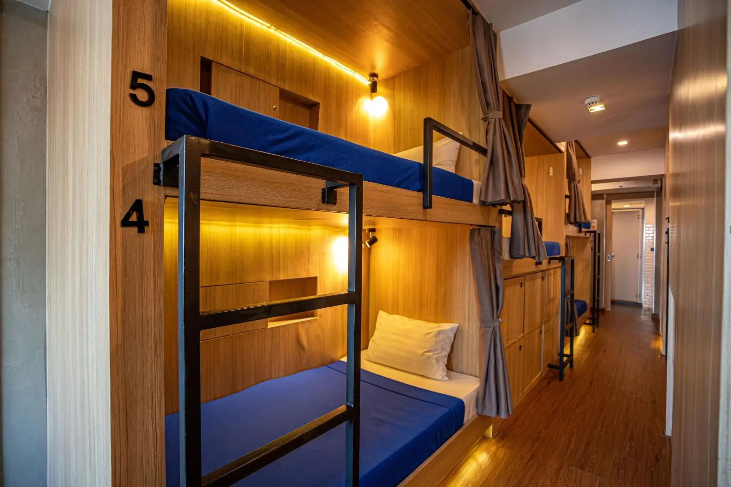 Bed in 4-Bed Mixed Dormitory Room in Patong Poshtel Bed in 4-Bed Mixed Dormitory Room in Patong Poshtel