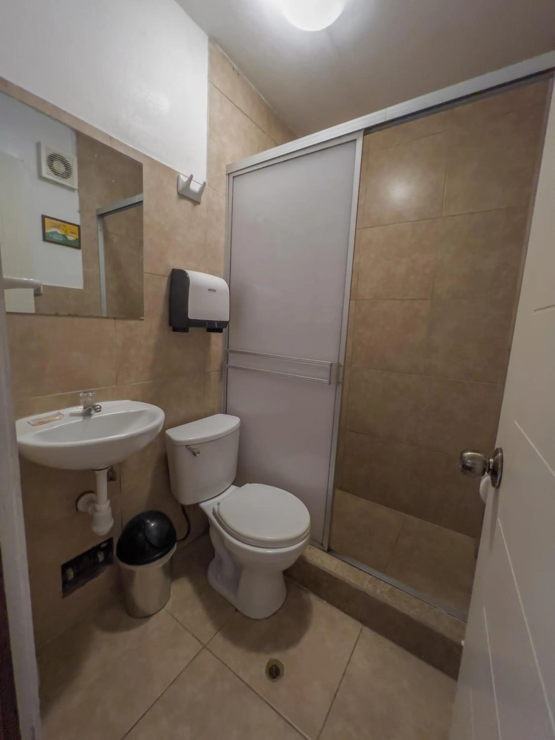 Shower in Nativus Hostel Machu Picchu