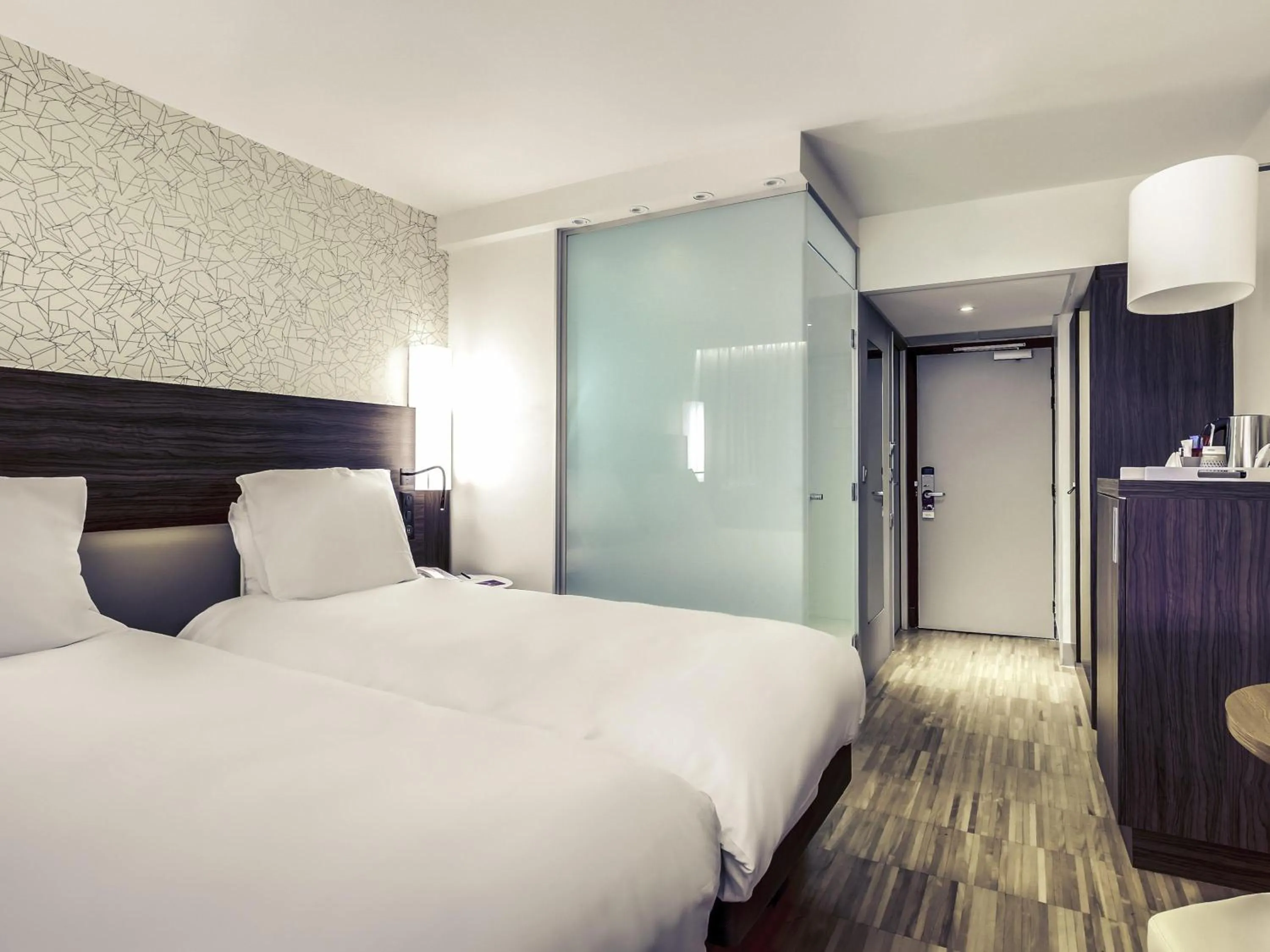 Bedroom, Bed in Mercure Paris Arc de Triomphe Etoile