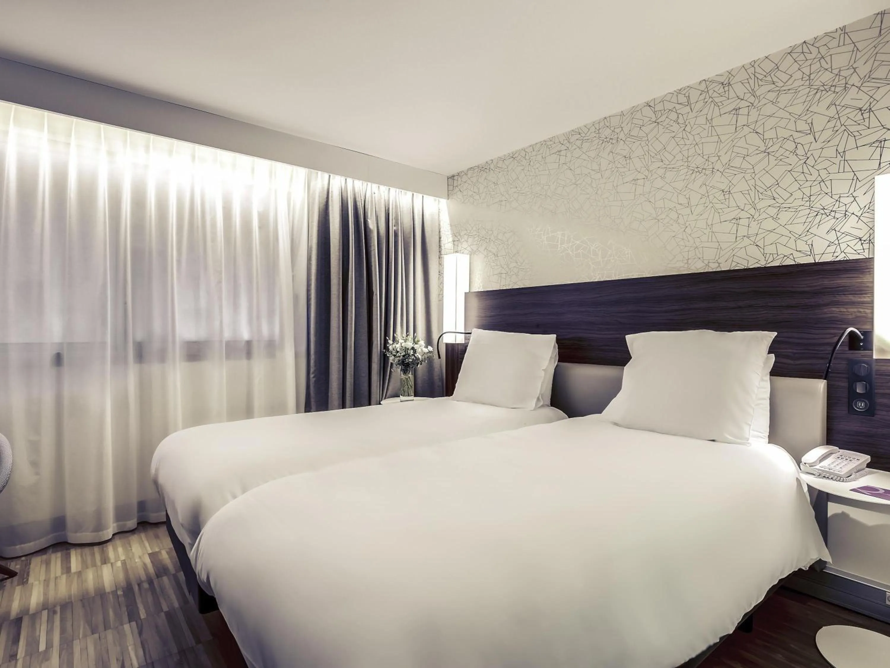 Bedroom, Bed in Mercure Paris Arc de Triomphe Etoile