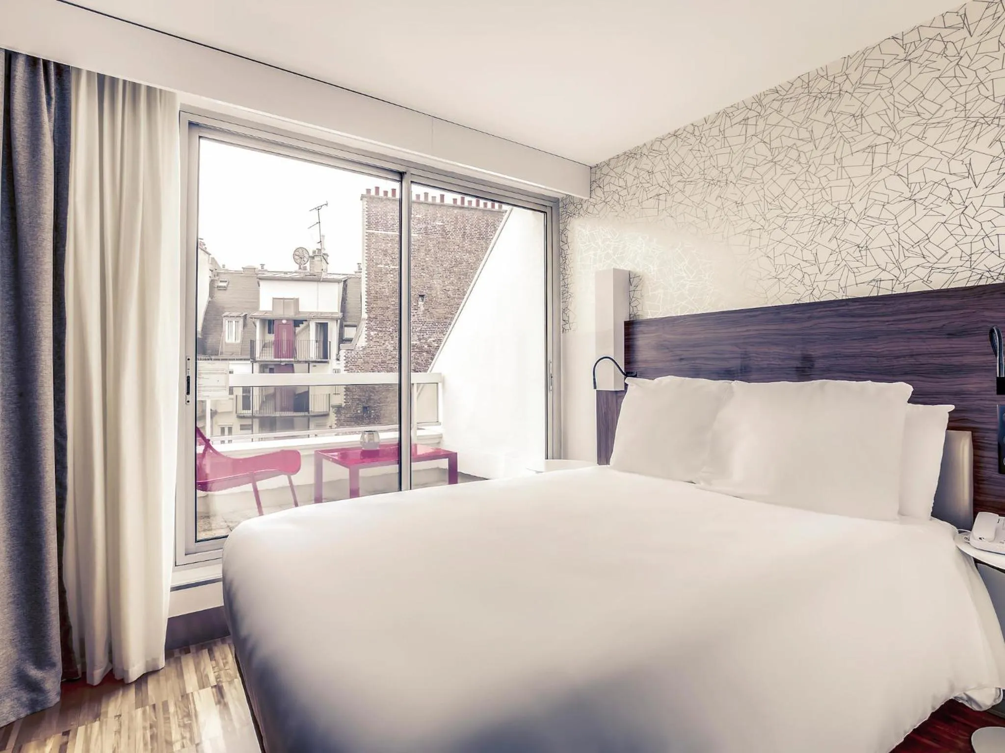 Bedroom, Bed in Mercure Paris Arc de Triomphe Etoile