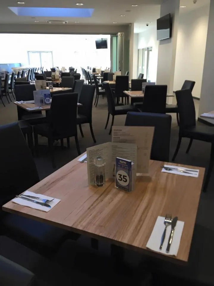 Restaurant/places to eat in Risdon Brook Hotel