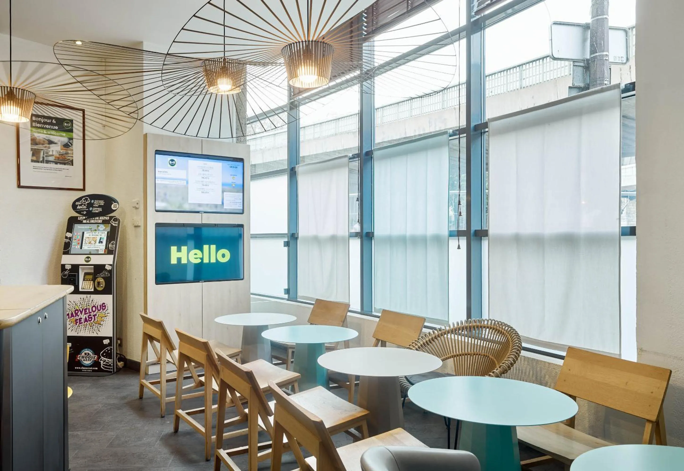 Lobby or reception in B&B HOME Paris Nord 18ème