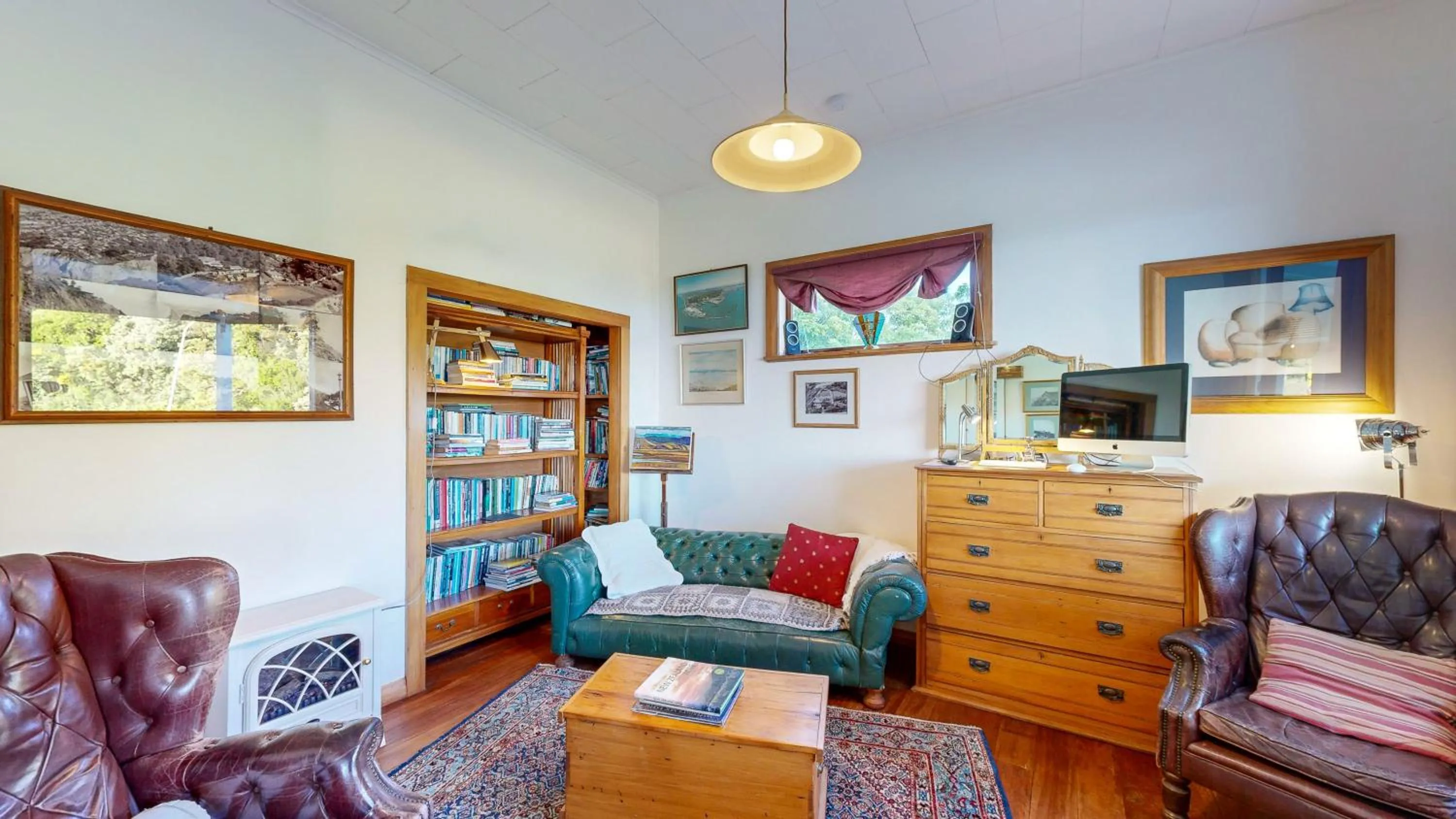 TV and multimedia in Bluff Hill Lighthouse B&B