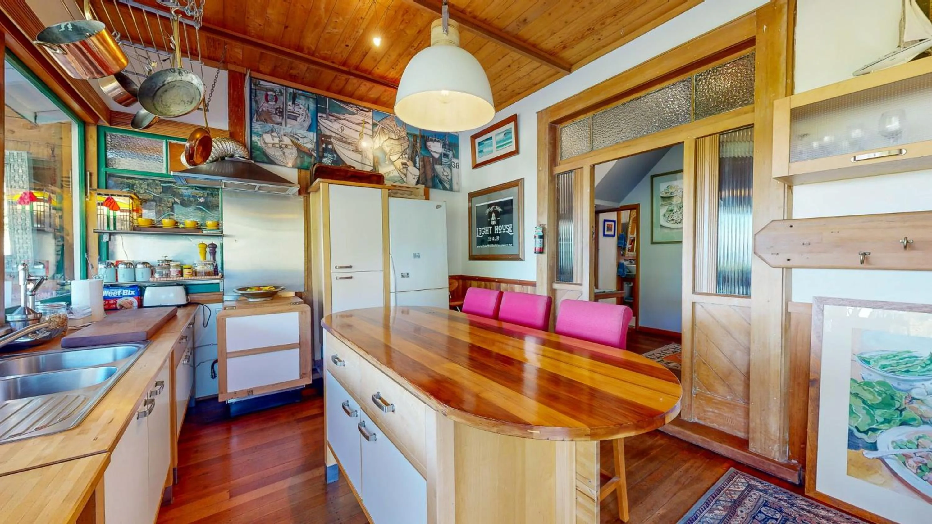 Kitchen or kitchenette in Bluff Hill Lighthouse B&B