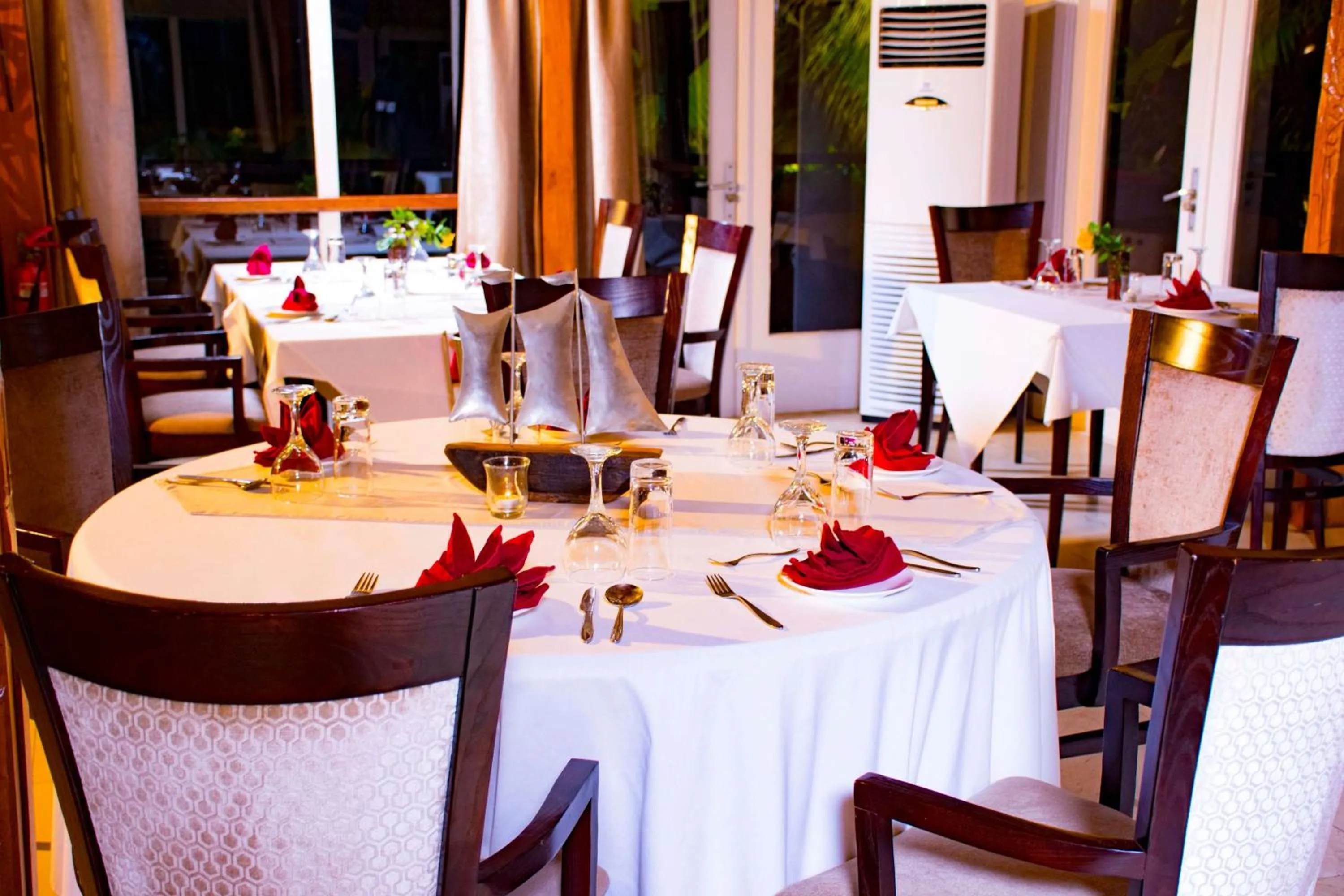 Restaurant/places to eat in Best Western Plus Accra Beach Hotel